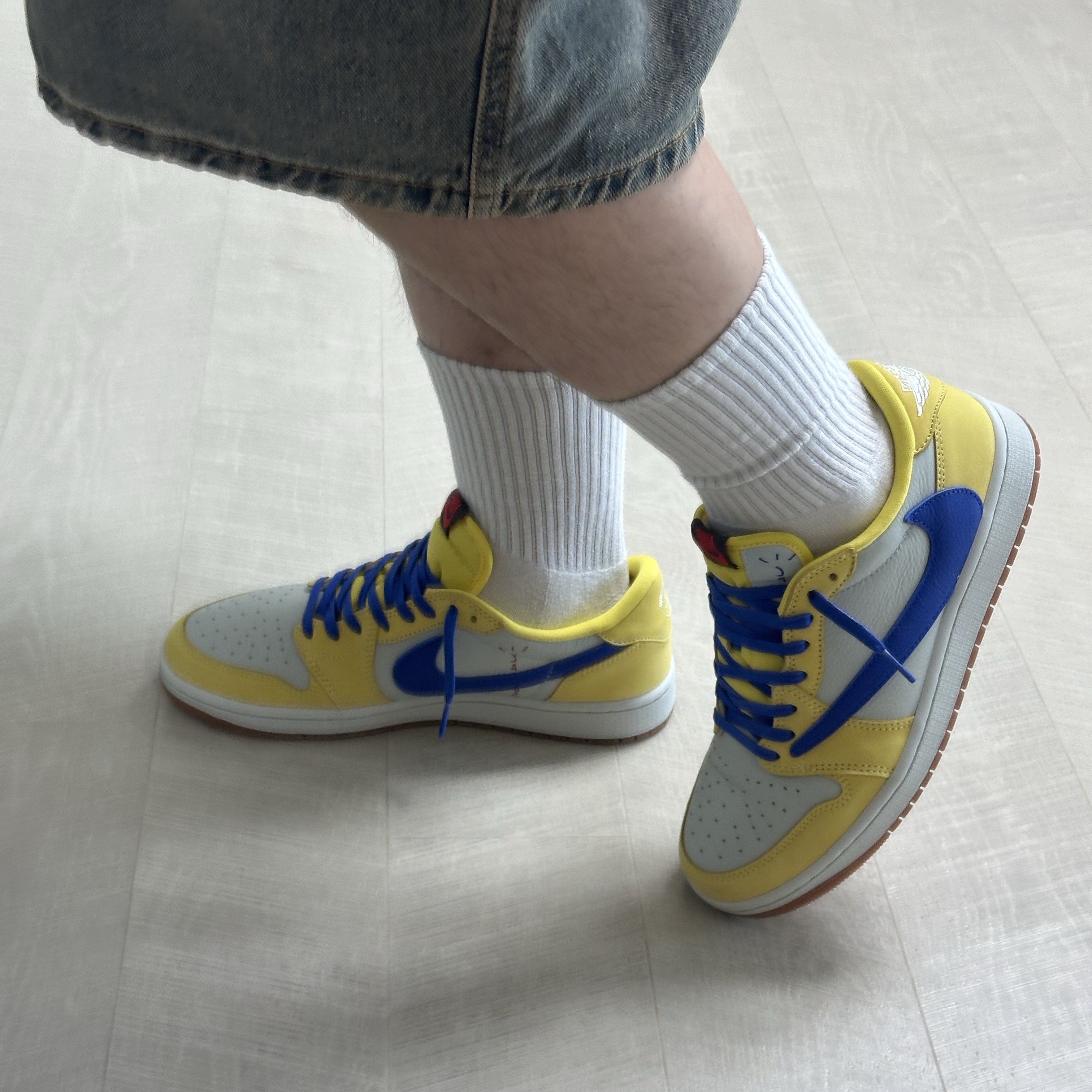 (W) Jordan 1 x Travis Scott Retro Low OG SP Canary 착용 스타일