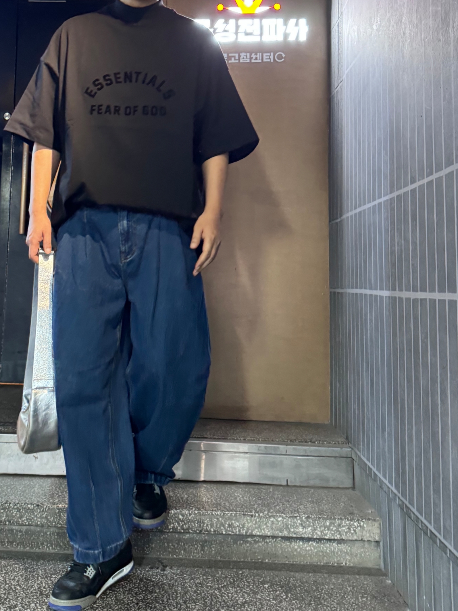 Kenzo Paris Sun Hat Black, Essentials The Black Collection T-Shirt Black - 23SS 착용 스타일 - 3