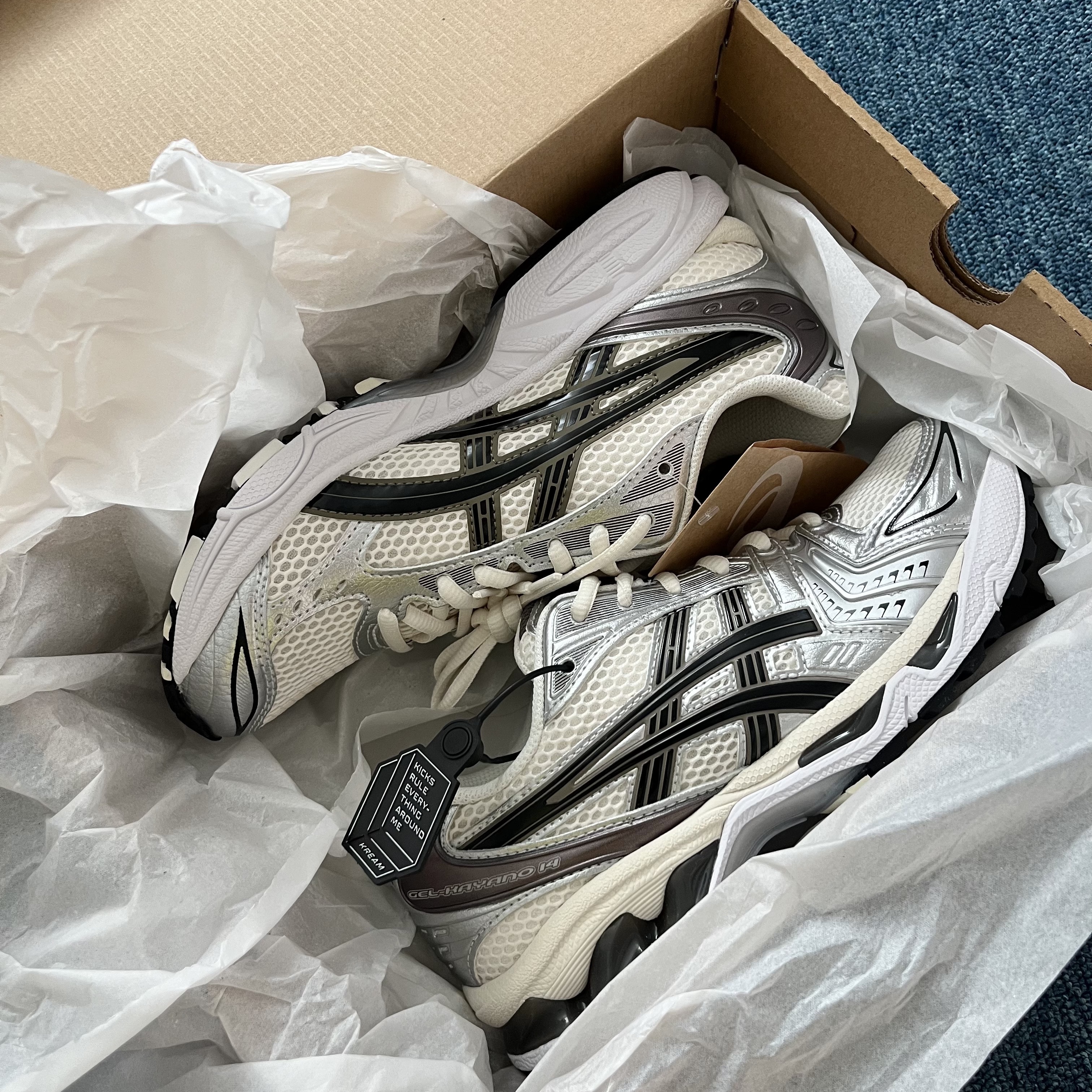 Asics Gel-Kayano 14 Cream Black 착용 스타일
