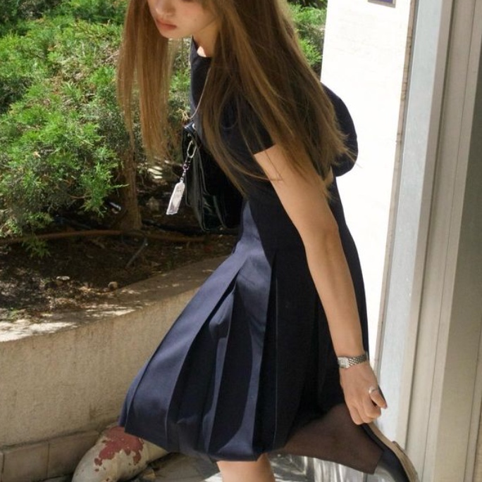 [예약 배송] FLETTA Classic Crop Blouse Navy, [예약 배송] FLETTA Classic Pleats Skirt Navy 착용 스타일