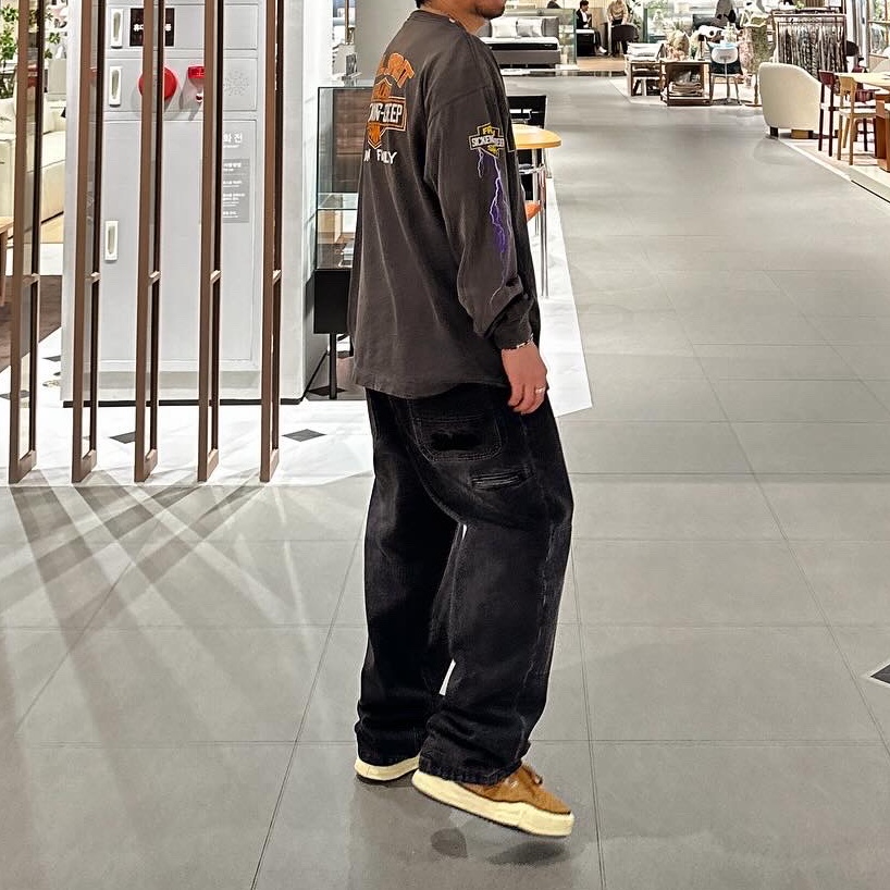 Saint Mxxxxxx Evil Spilit LS T-Shirt Black - 23SS, Supreme x Dickies Double Knee Baggy Jean Black - 23FW 착용 스타일 - 1