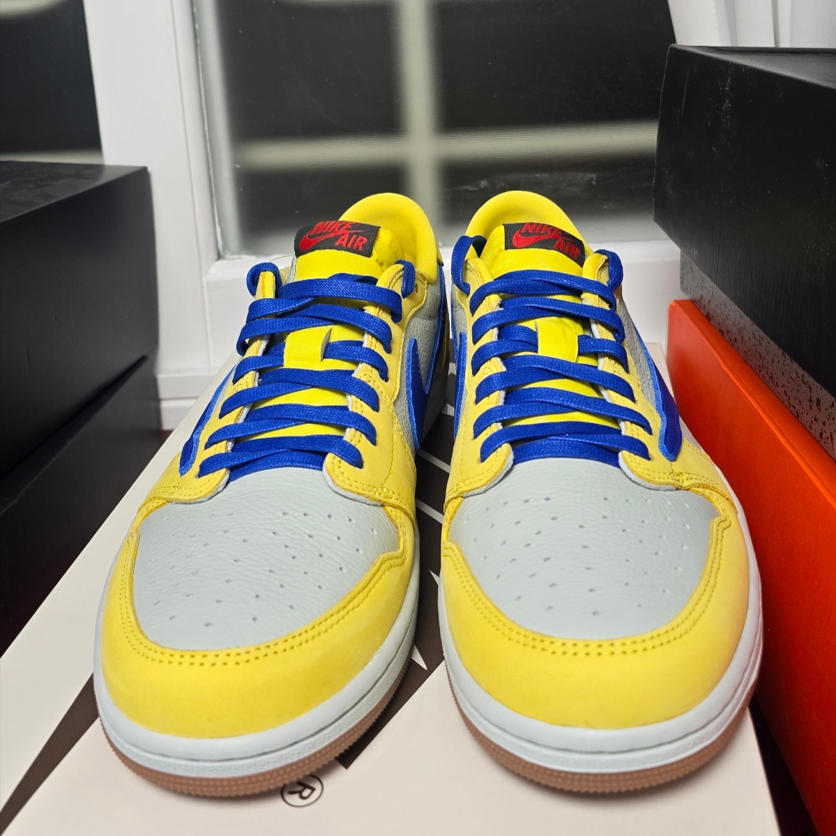 (W) Jordan 1 x Travis Scott Retro Low OG SP Canary 착용 스타일 - 1