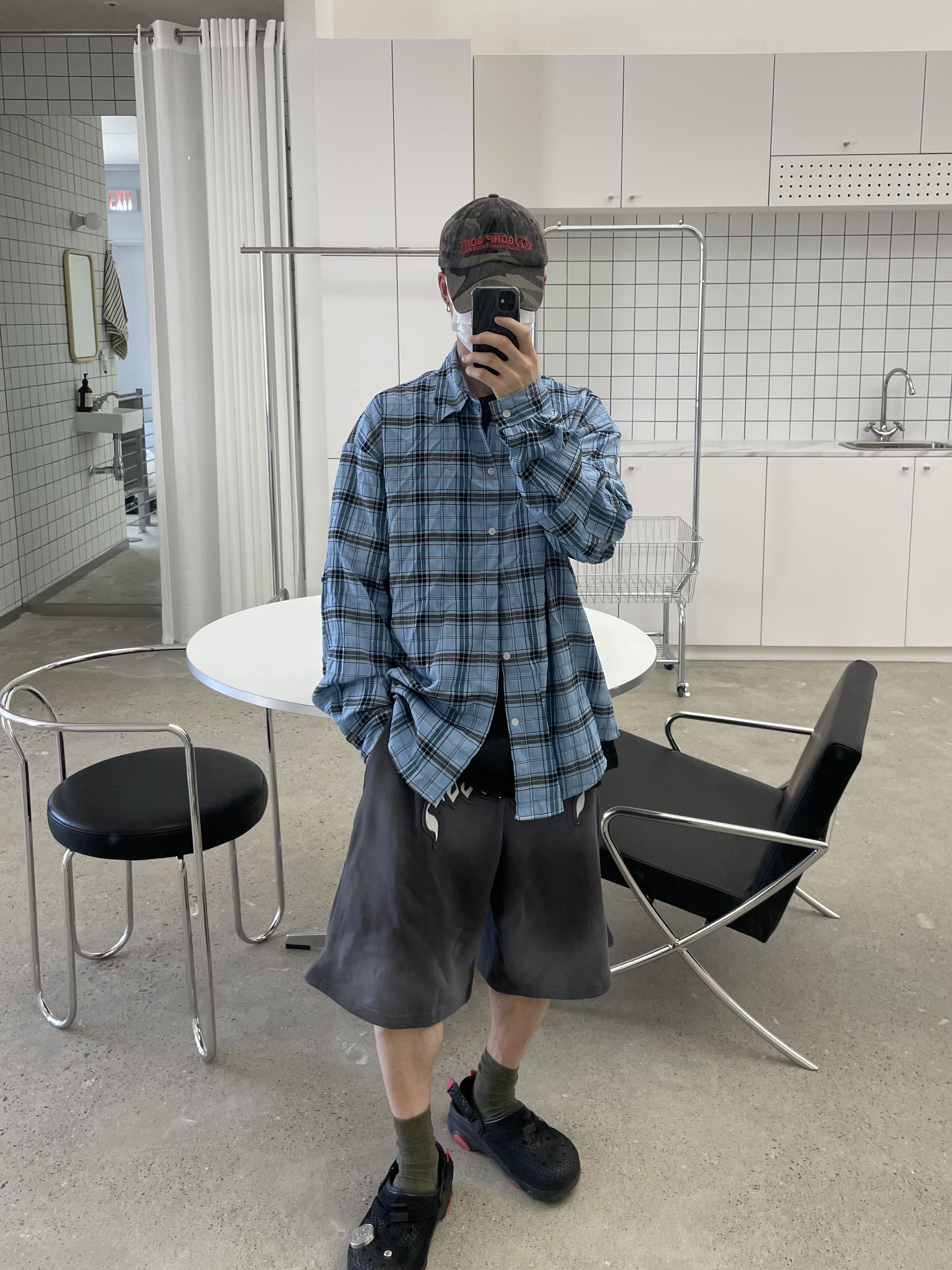 Crocs x Staple Classic All Terrain Clog Black 착용 스타일