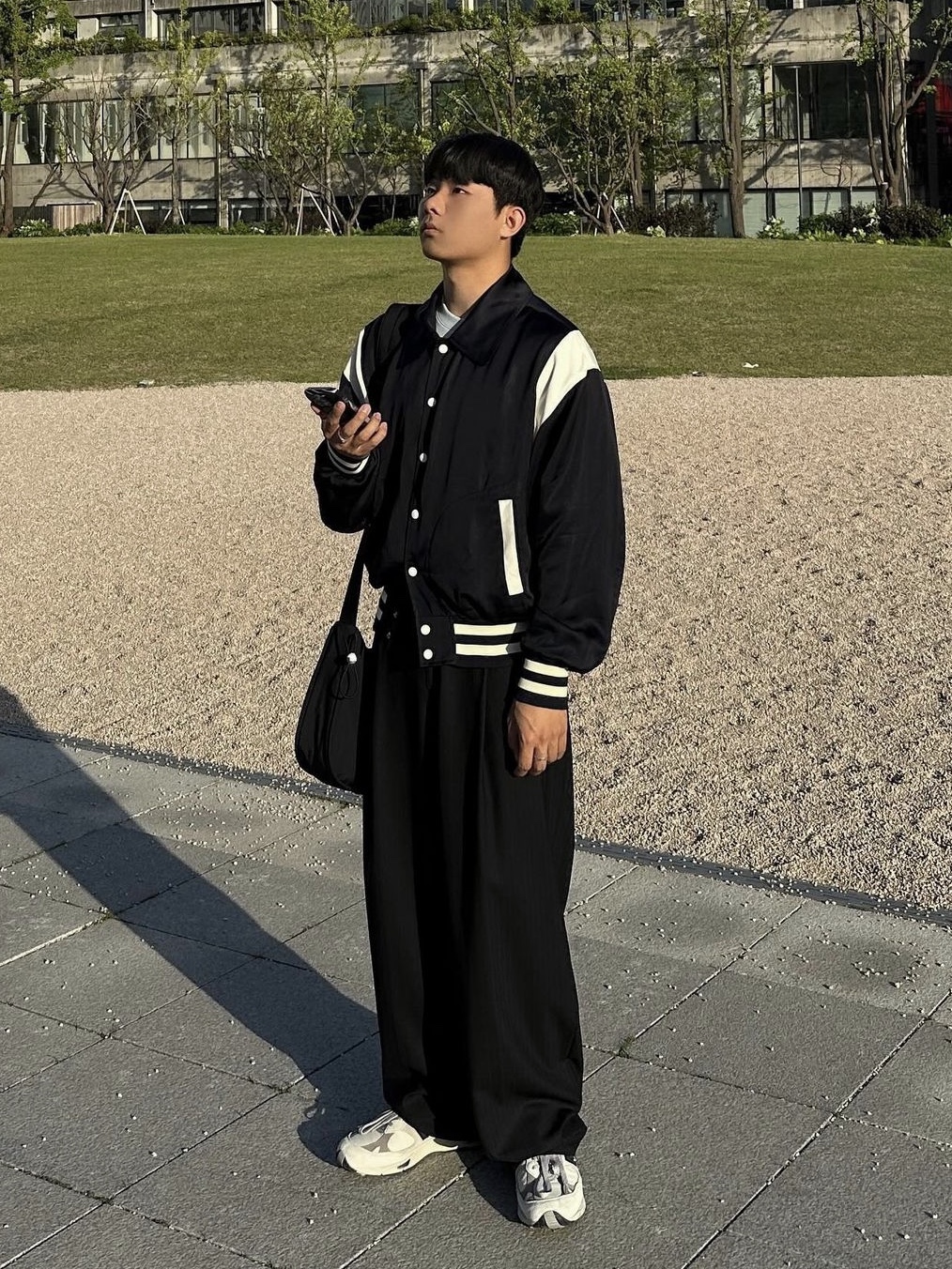 Birthdaysuit Satin Stadium Jacket Navy 착용 스타일 - 4