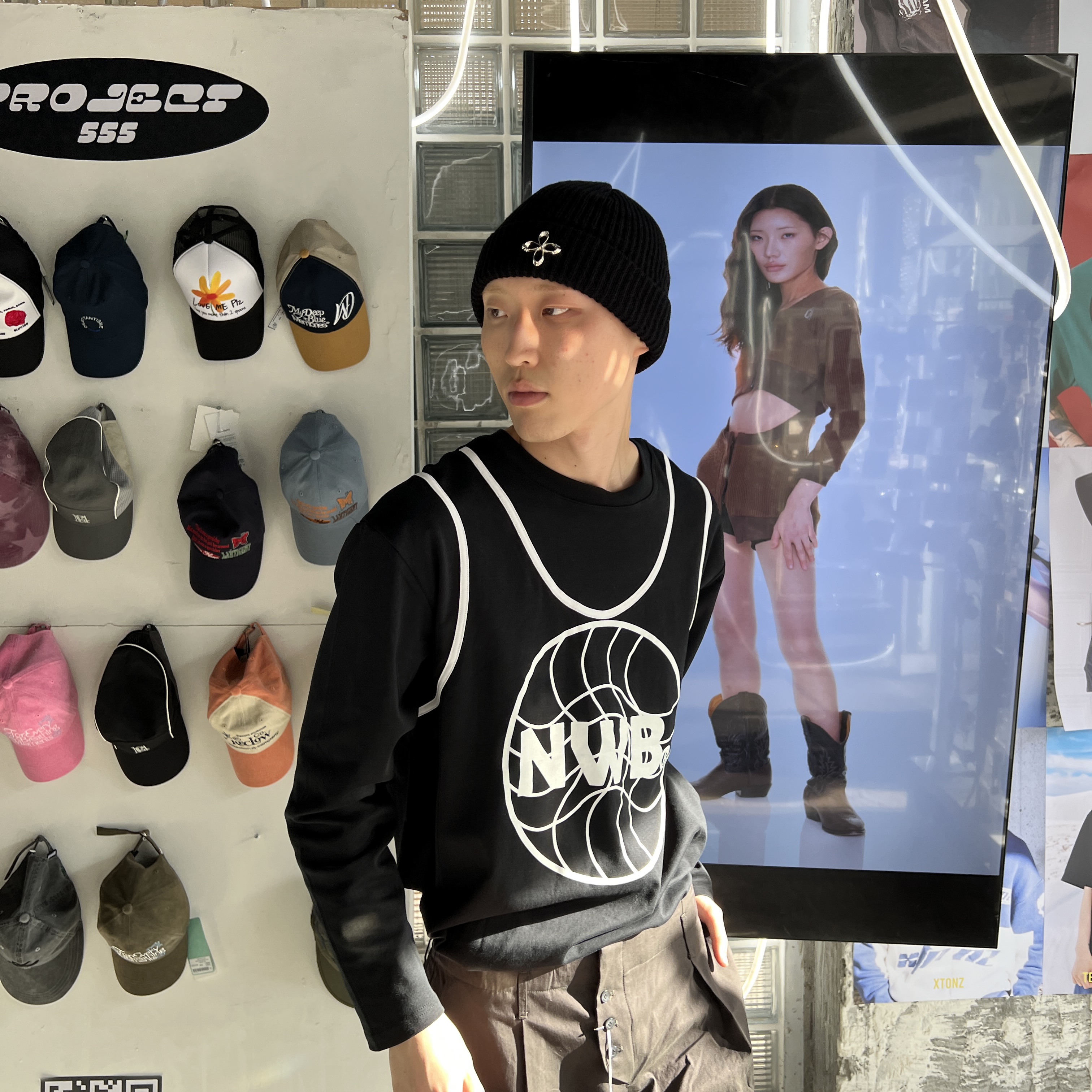 Surgery Clover Logo Beanie Ver.2 Black 착용 스타일 - 3