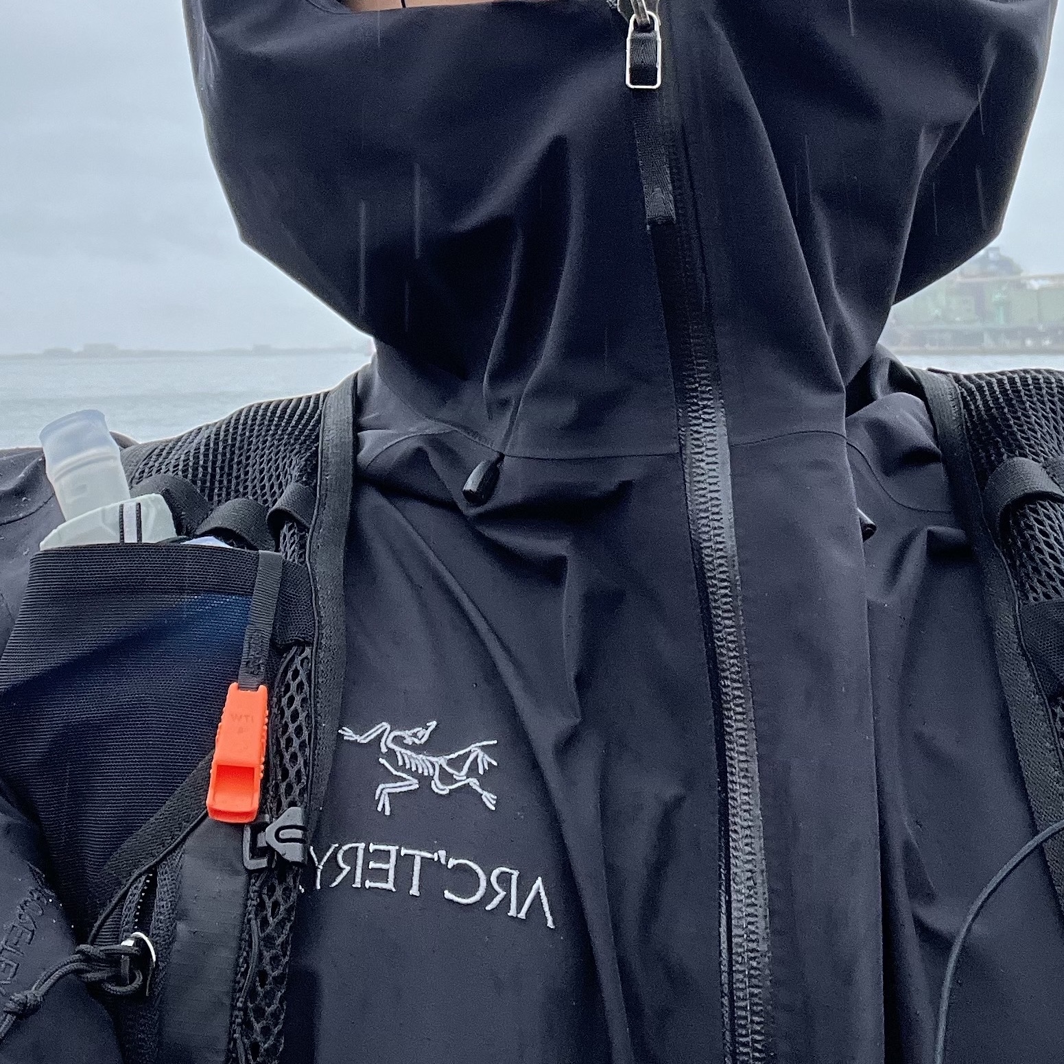 Arc'teryx Beta LT Jacket Black 착용 스타일