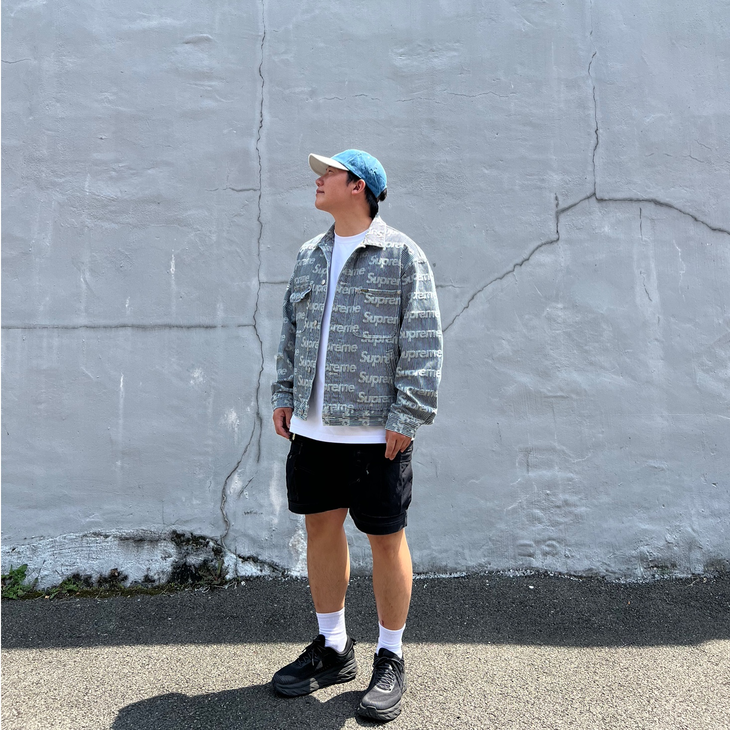 Supreme Denim Chore Trucker Jacket Stripe - 24SS, Supreme Small Box T-Shirt White - 24SS 착용 스타일 - 2