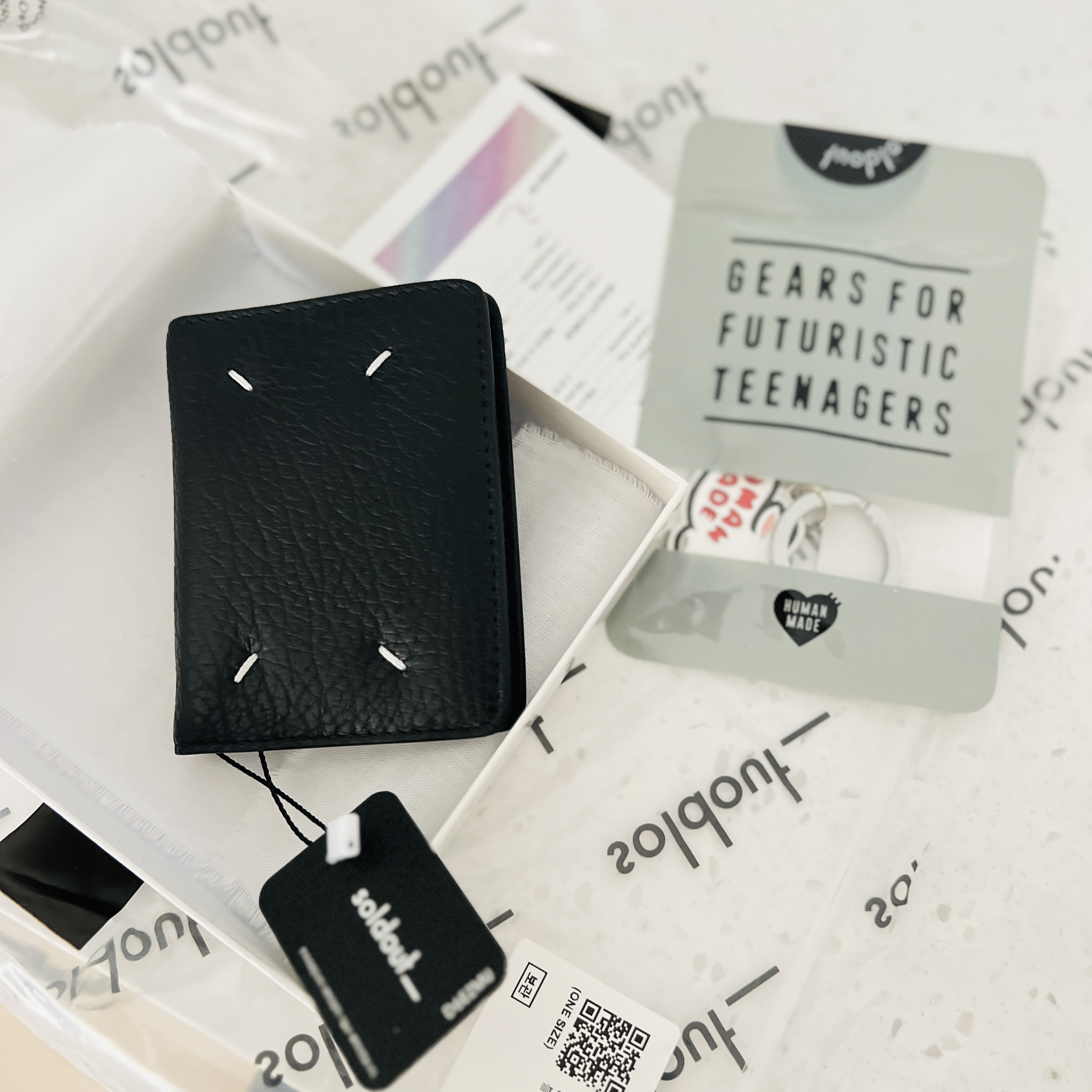 Maison Margiela Keyring Wallet Black, Montblanc Sartorial Loop Key Fob Black 착용 스타일 - 2