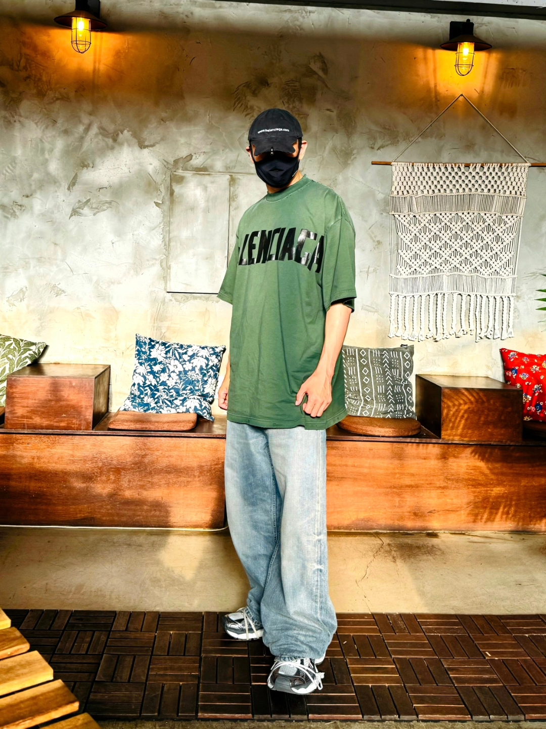 Balenciaga Oversized Baggy Pants Light Blue, Balenciaga New Tape Type Medium Fit T-Shirt Dark Green 착용 스타일 - 4