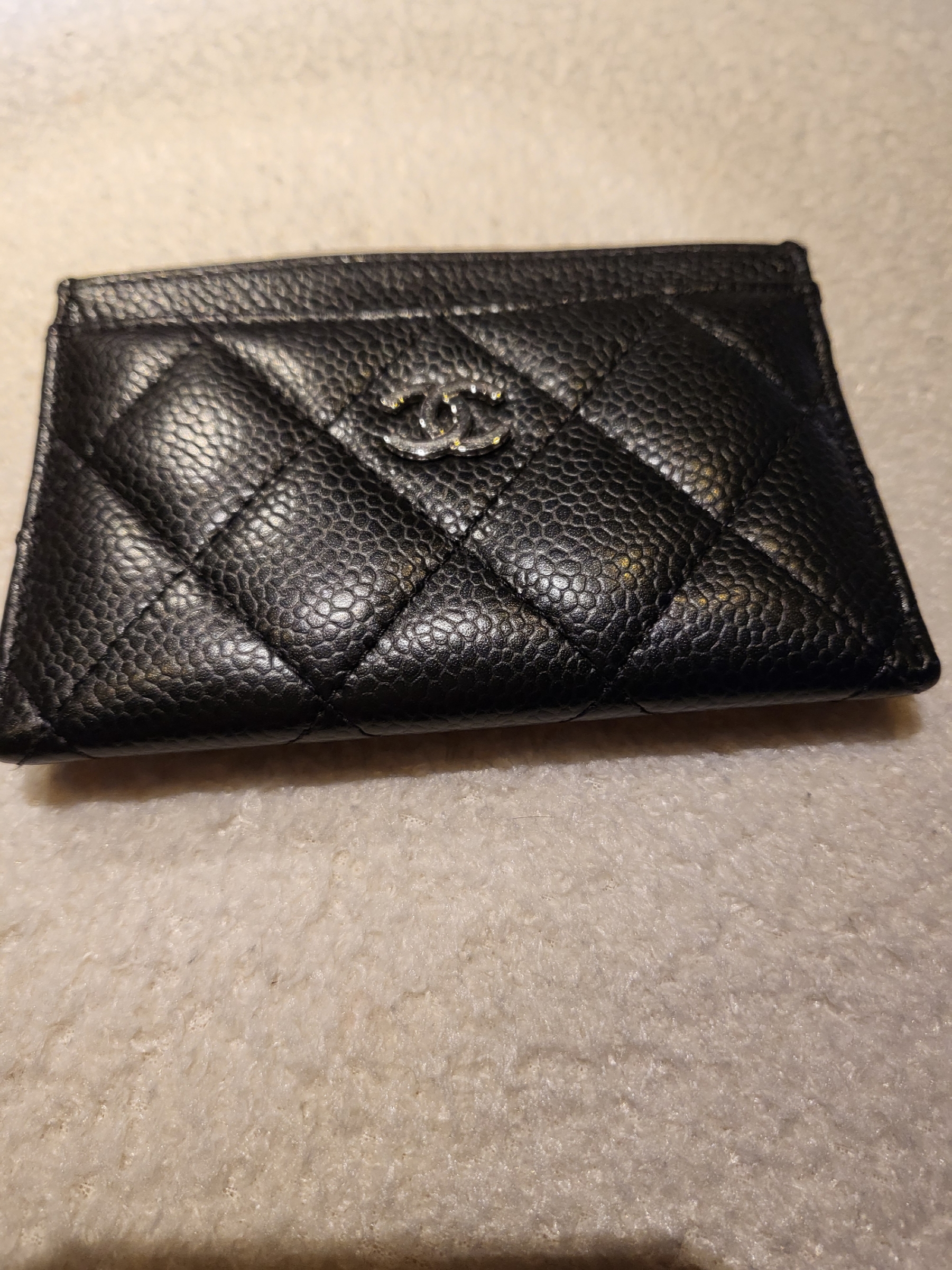 Chanel Classic Card Holder Grained Calfskin & Silver Black 착용 스타일