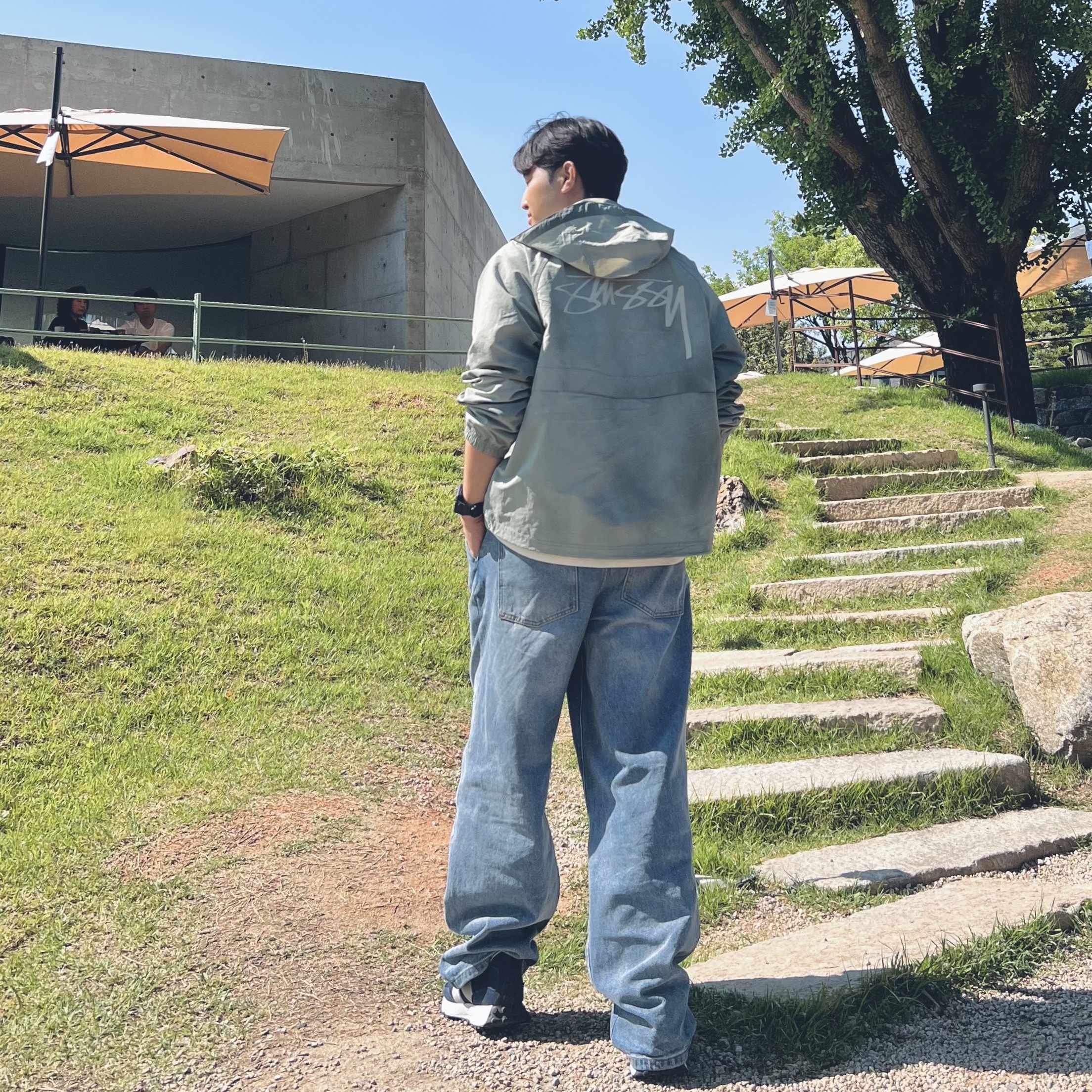 Stussy Wave Dye Beach Shell Jacket Sage 착용 스타일