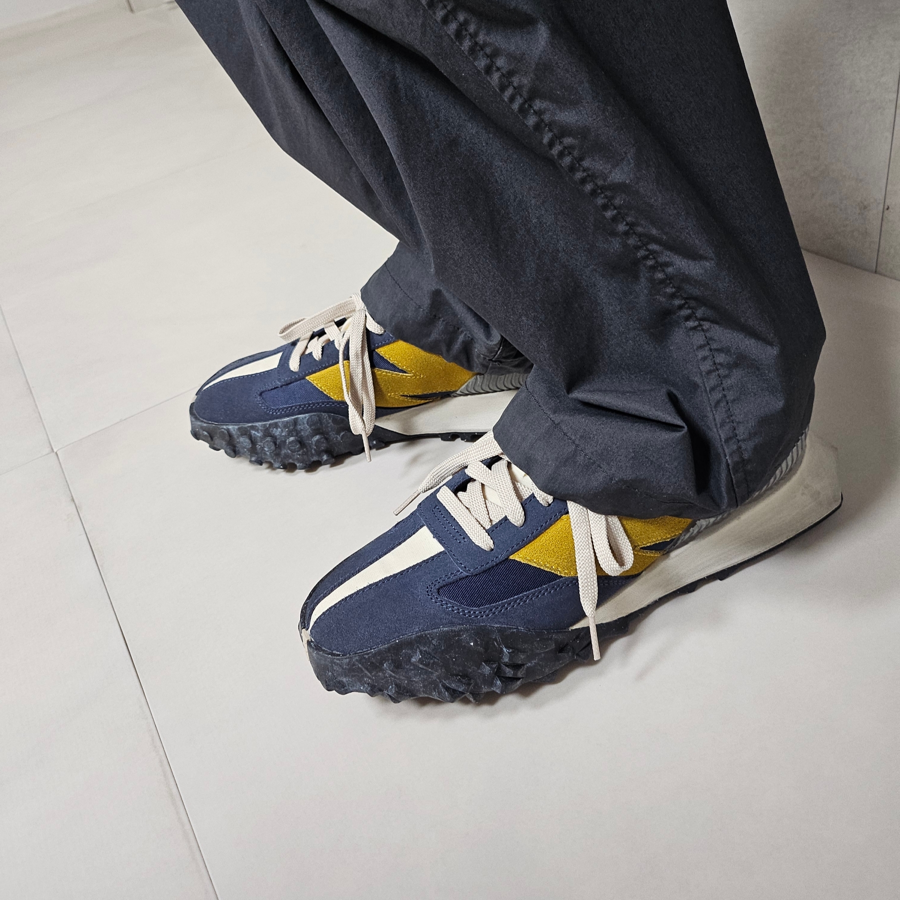 New Balance XC-72 Shifted Worn Navy 착용 스타일