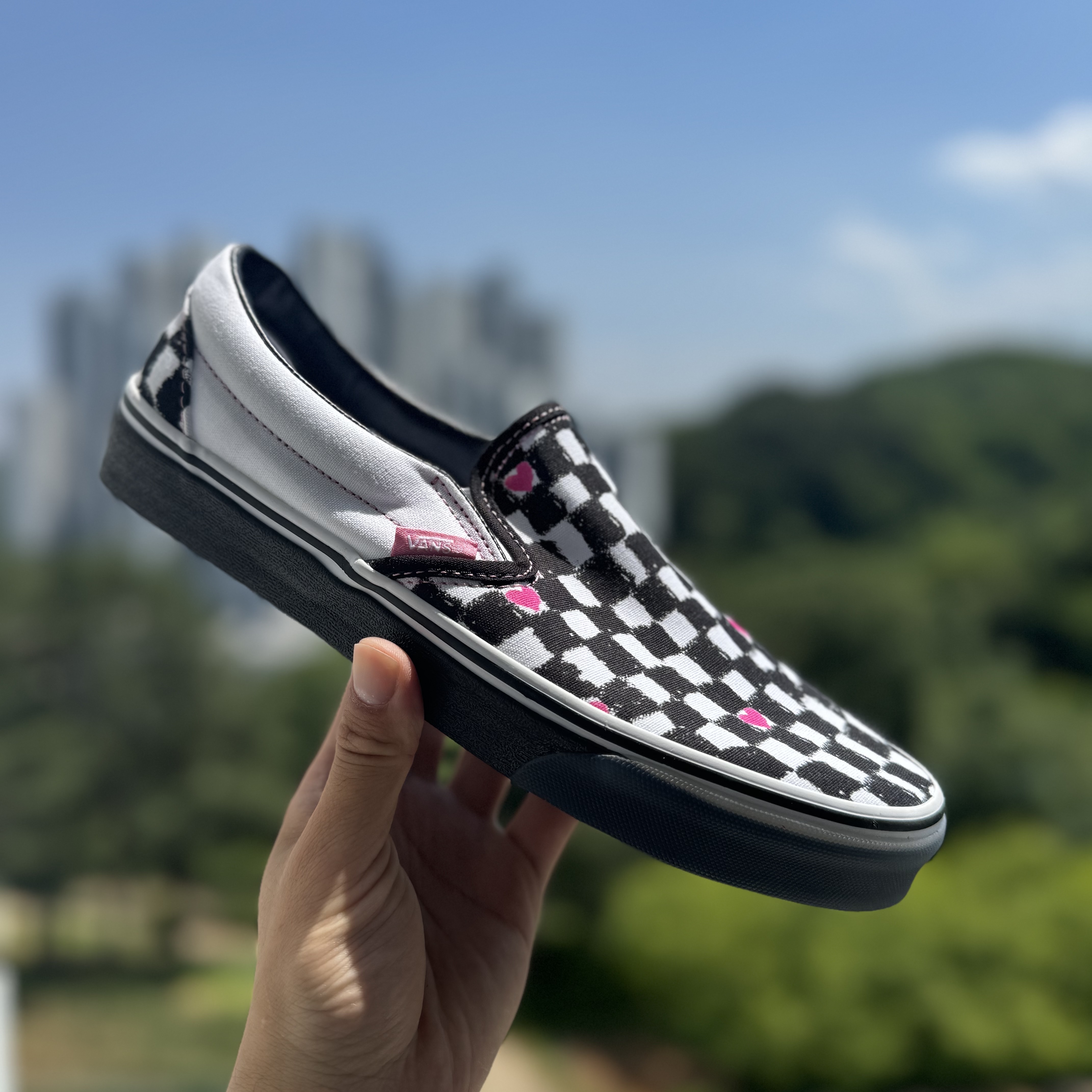 Vans x The Museum Visitor Classic Slip-On Checkerboard Black True White 착용 스타일