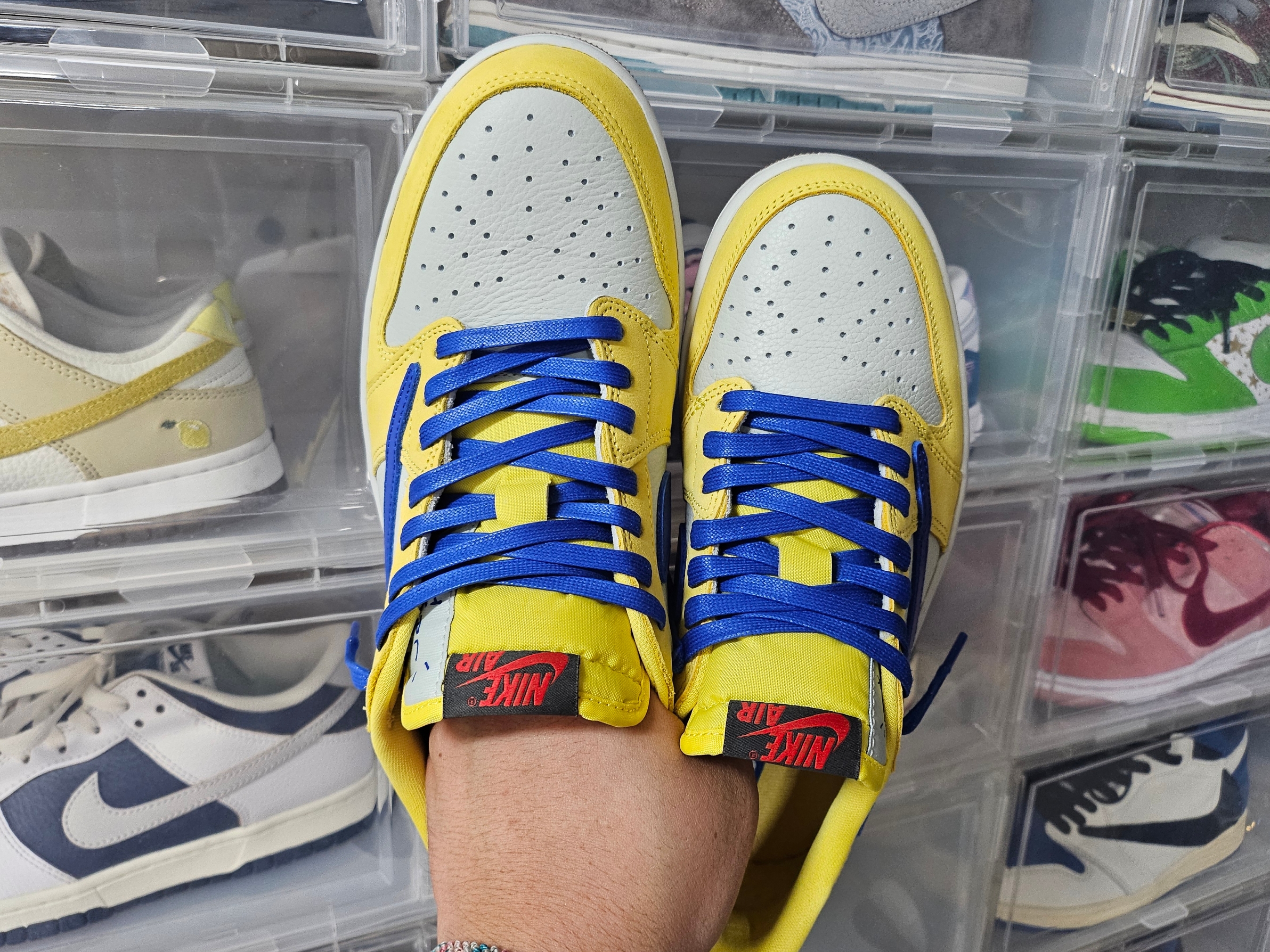 (W) Jordan 1 x Travis Scott Retro Low OG SP Canary 착용 스타일