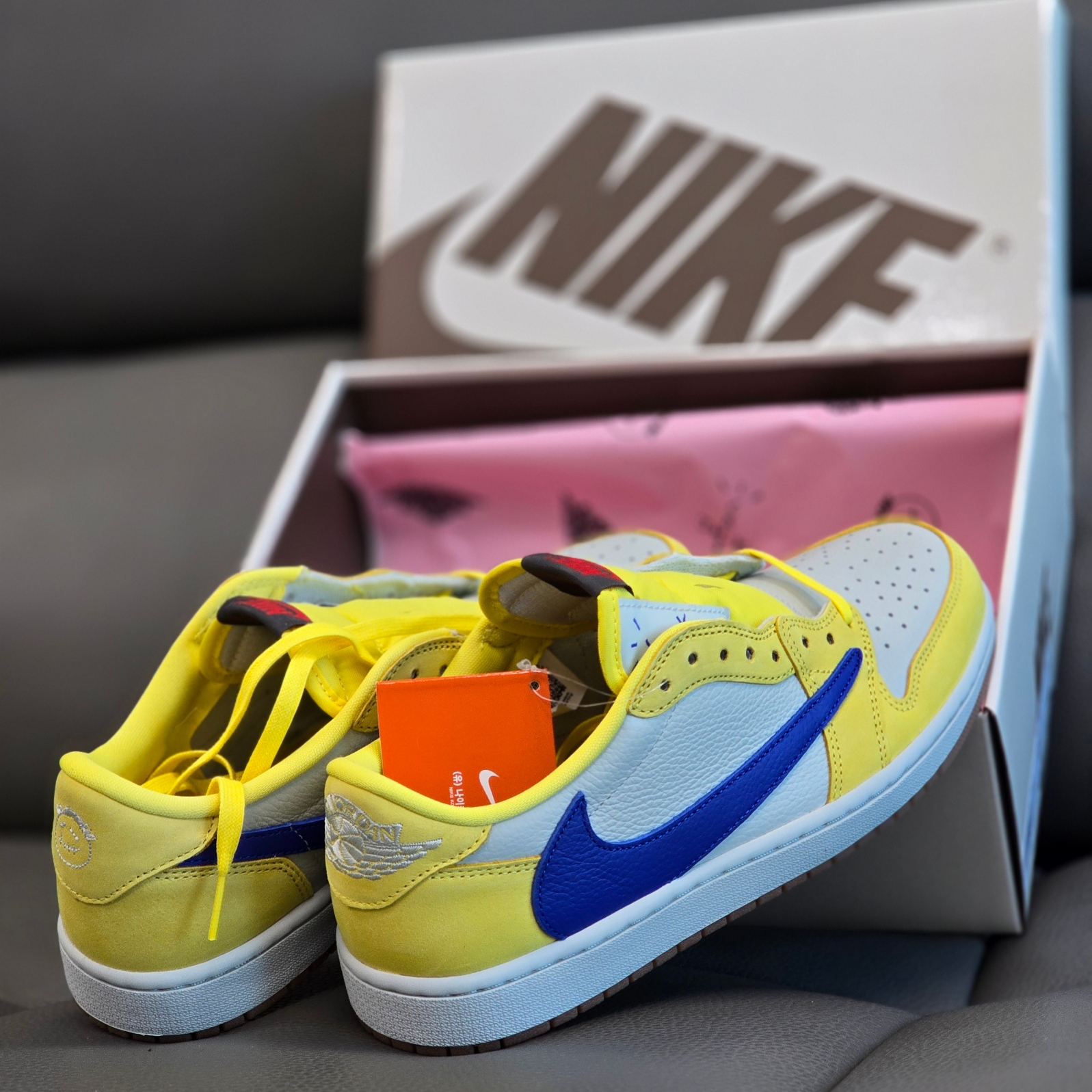 (W) Jordan 1 x Travis Scott Retro Low OG SP Canary 착용 스타일 - 6