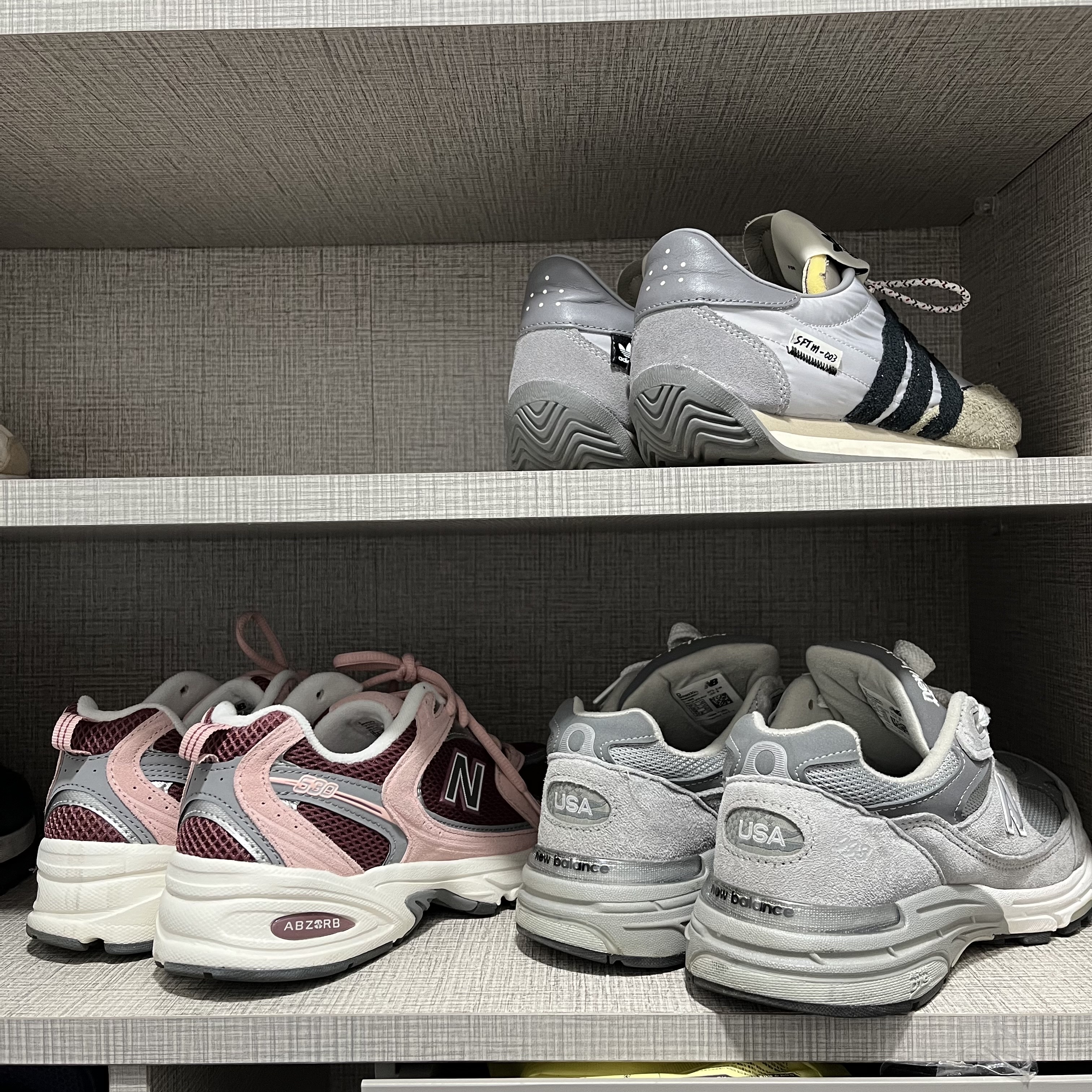 Nike x Off-White Dunk Low The 50 - Lot 19, (W) Jordan 1 x Travis Scott Retro Low OG SP Medium Olive 착용 스타일 - 3