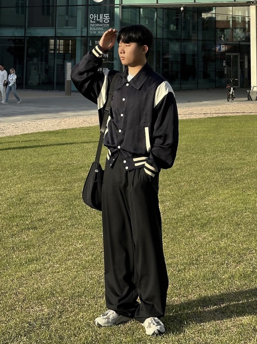Birthdaysuit Satin Stadium Jacket Navy 착용 스타일 - 7