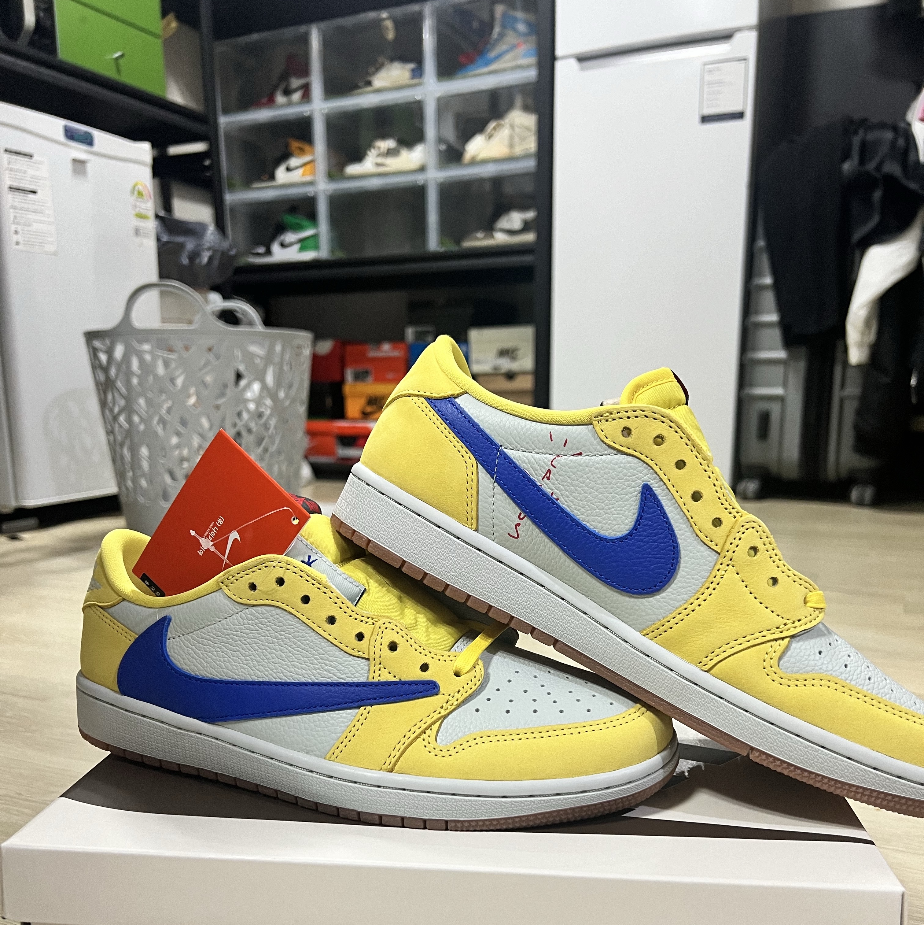 (W) Jordan 1 x Travis Scott Retro Low OG SP Canary, Jordan 1 Retro High OG Chicago 2022 착용 스타일