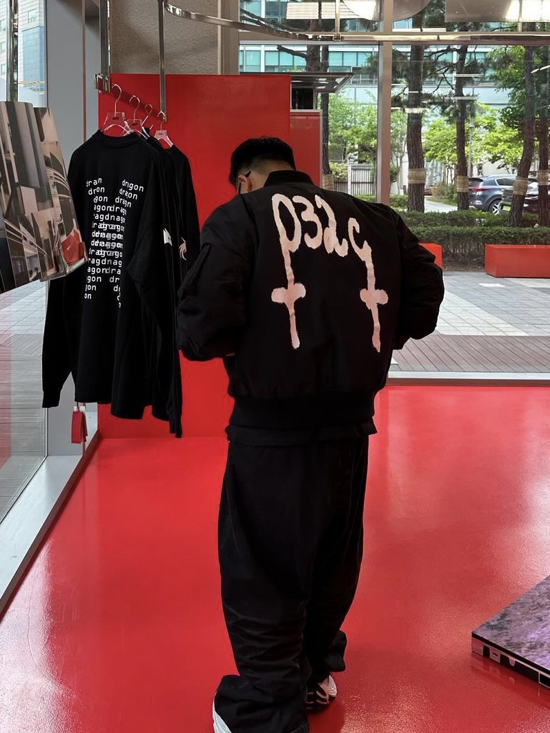 032c Mayhem Bomber Jacket Black 착용 스타일 - 1