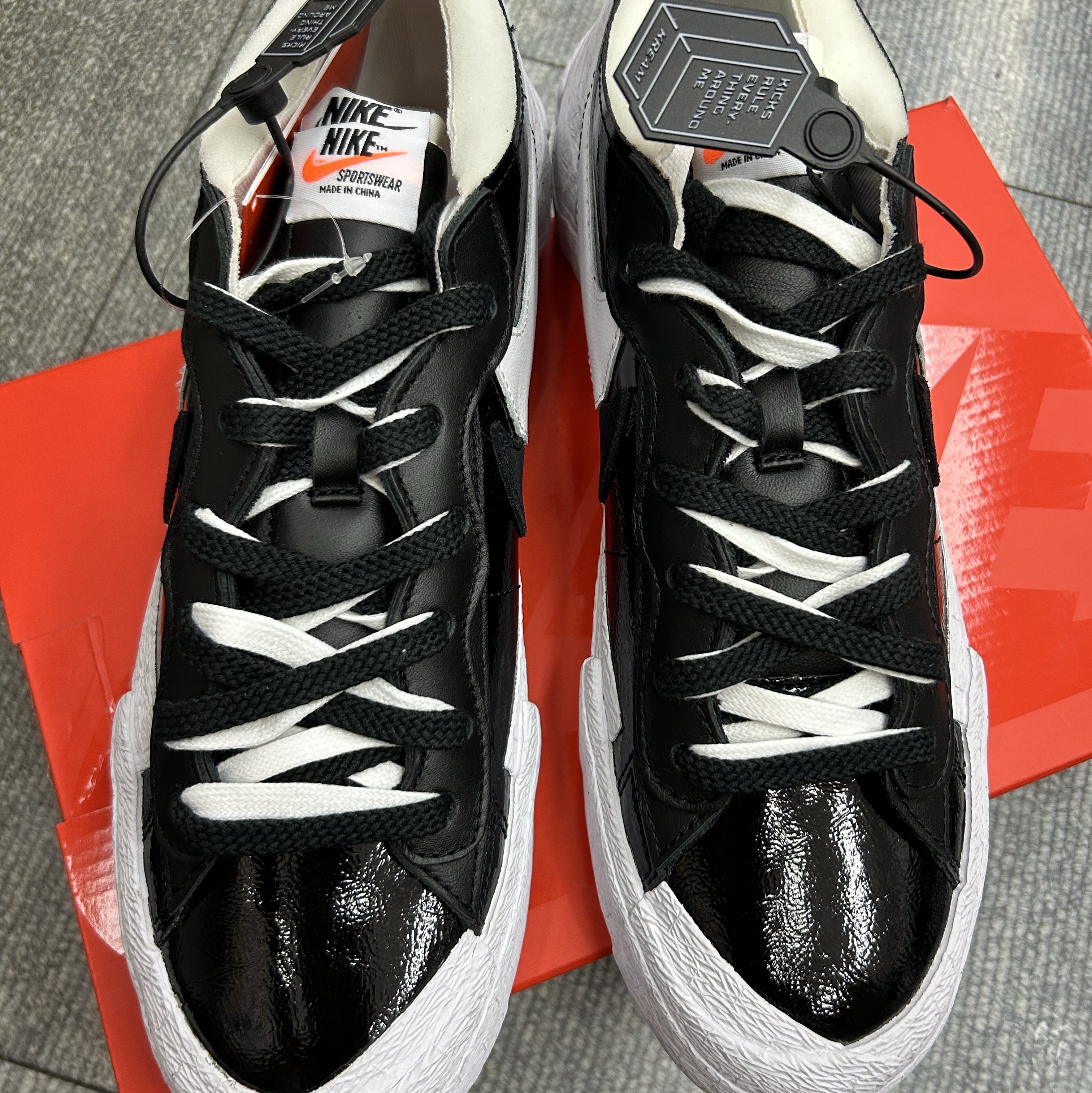 Nike x Sacai Blazer Low Black Patent Leather 착용 스타일
