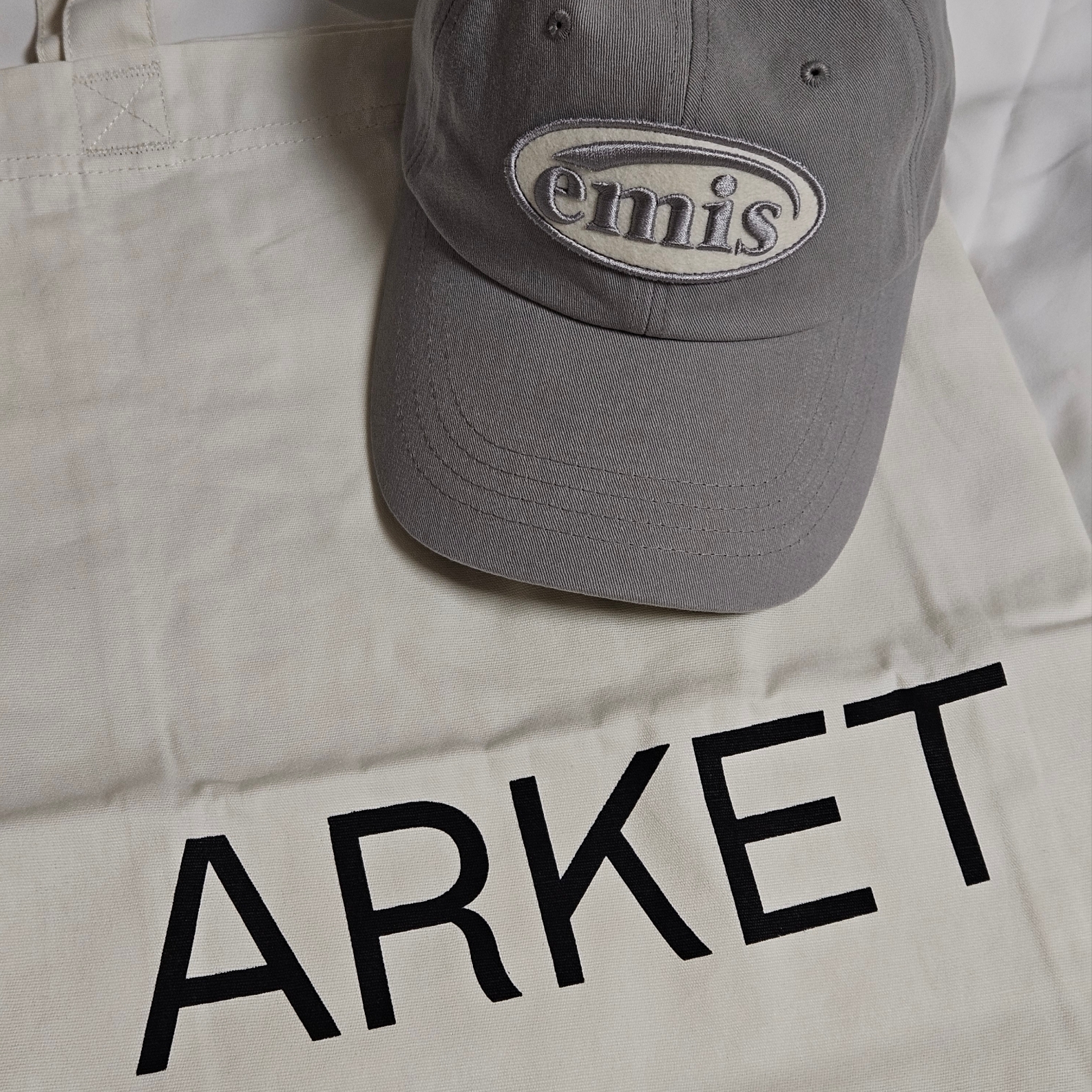 Emis Tone On Tone Wappen Ball Cap Gray 착용 스타일 - 1