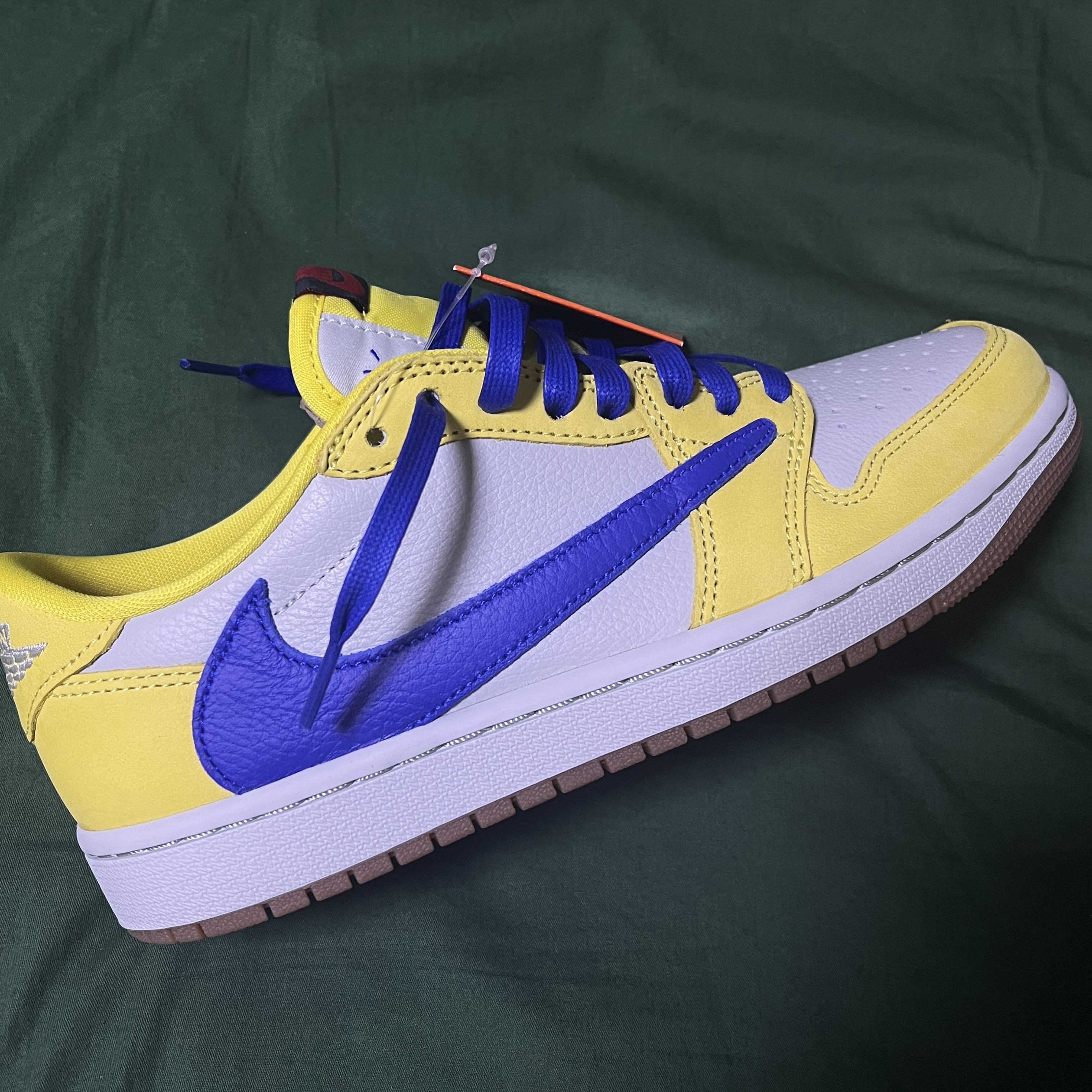 (W) Jordan 1 x Travis Scott Retro Low OG SP Canary 착용 스타일