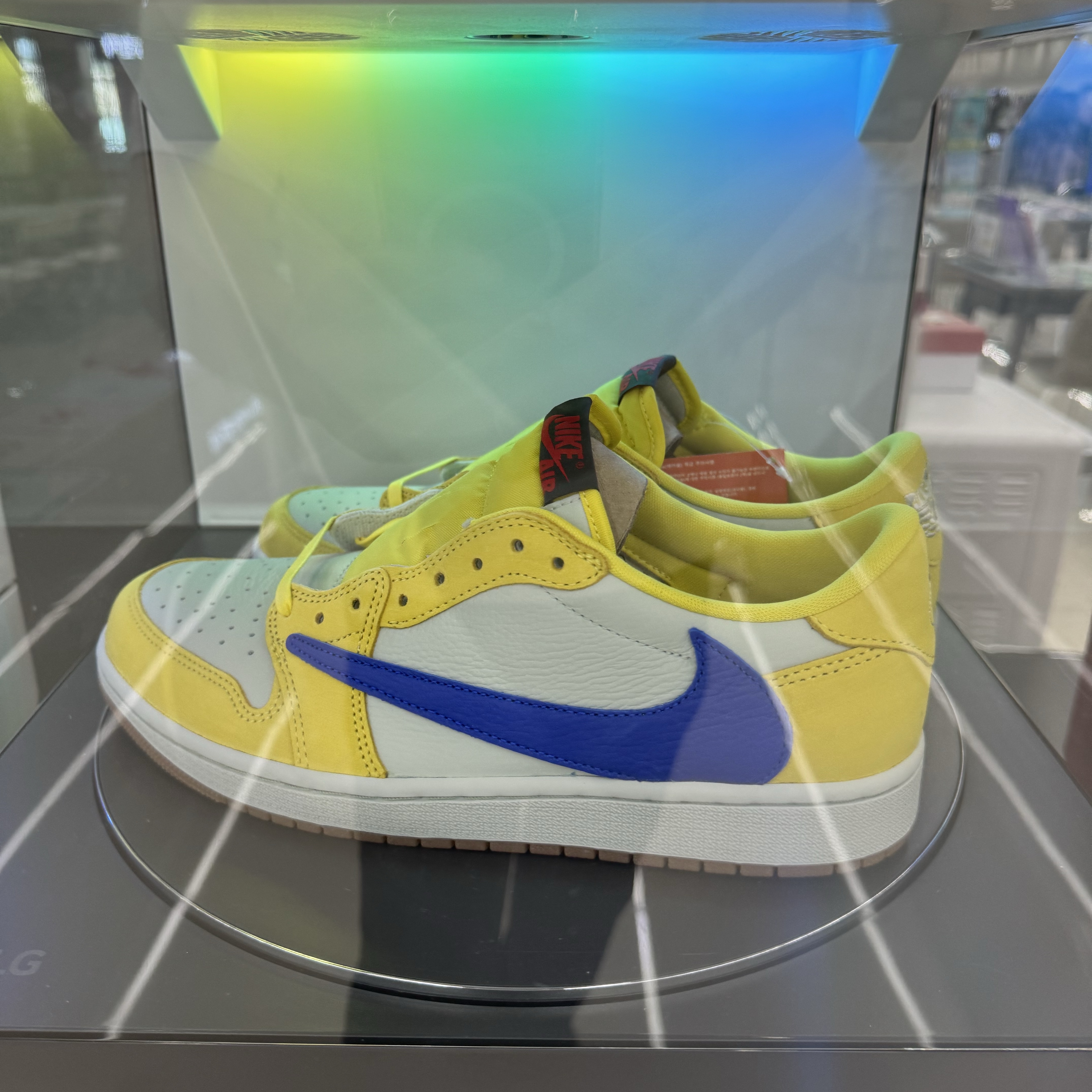 (W) Jordan 1 x Travis Scott Retro Low OG SP Canary 착용 스타일