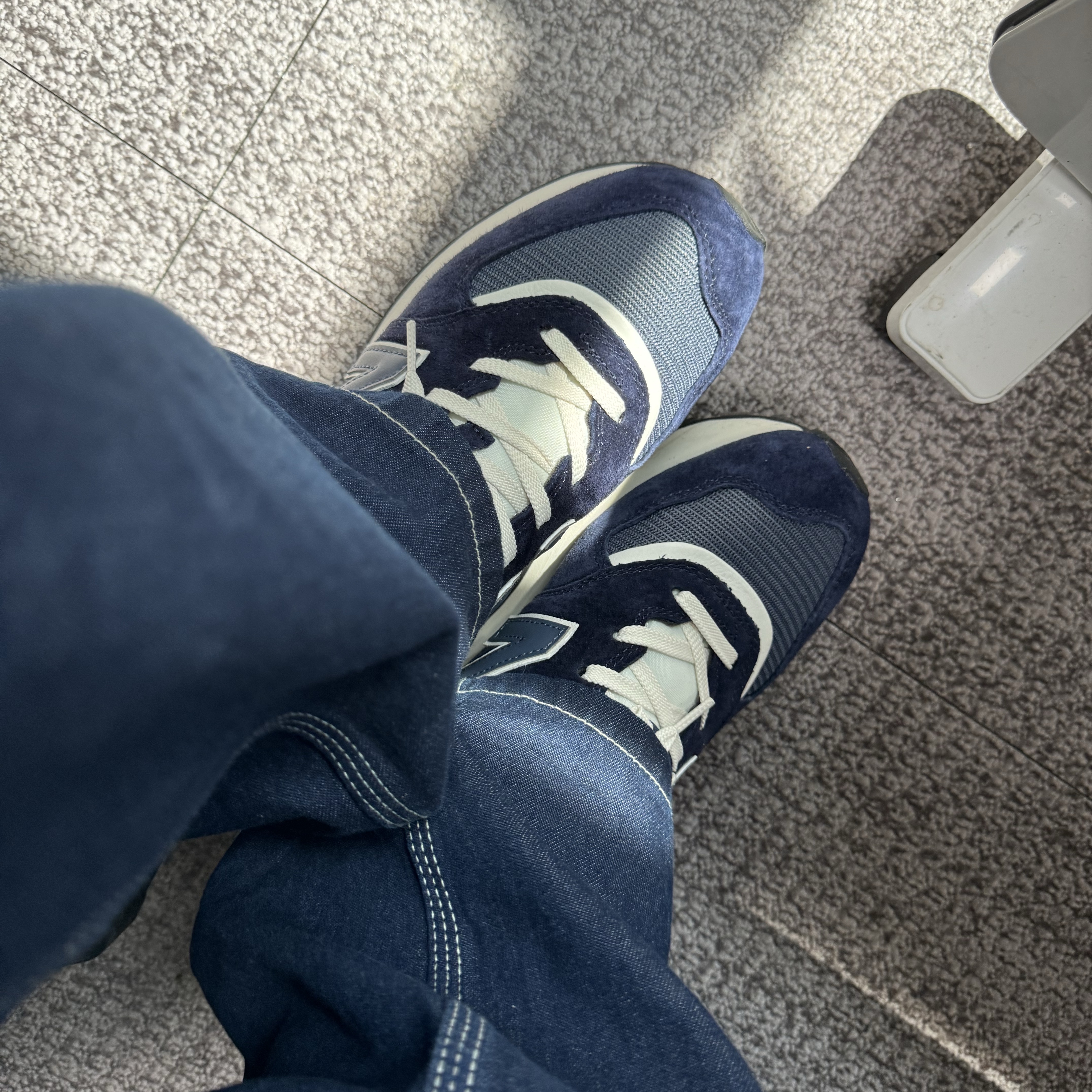 New Balance 574 Legacy Navy 착용 스타일