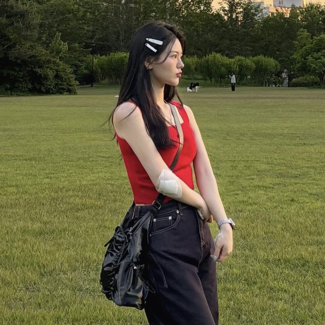 For Appeal String Ribbon Large Hobo Bag Glossy Black, For Appeal String Ribbon Large Hobo Bag Silver 착용 스타일