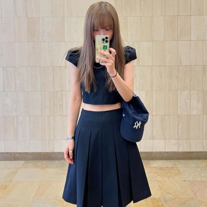 [예약 배송] FLETTA Classic Crop Blouse Navy, [예약 배송] FLETTA Classic Pleats Skirt Navy 착용 스타일