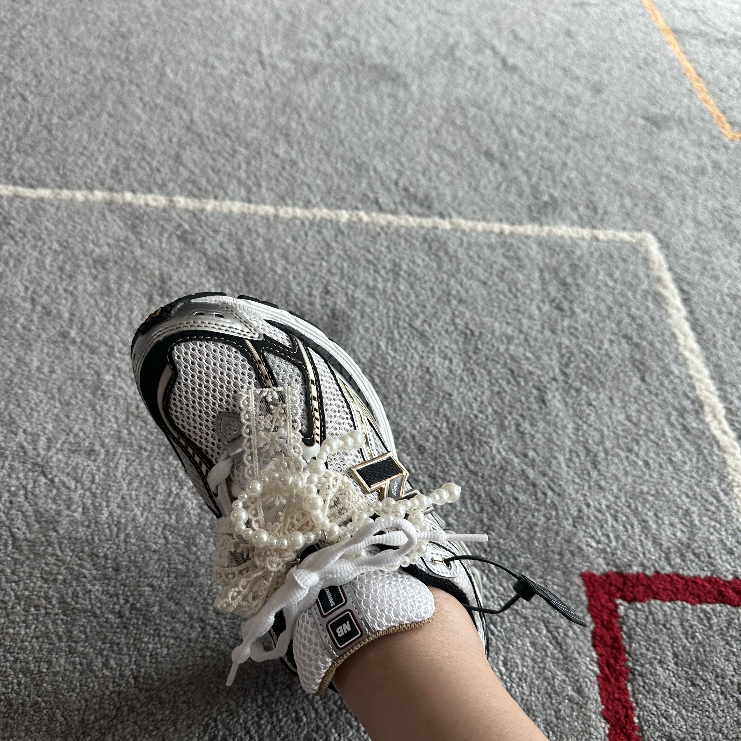 New Balance 1906R White Gold 착용 스타일 - 2