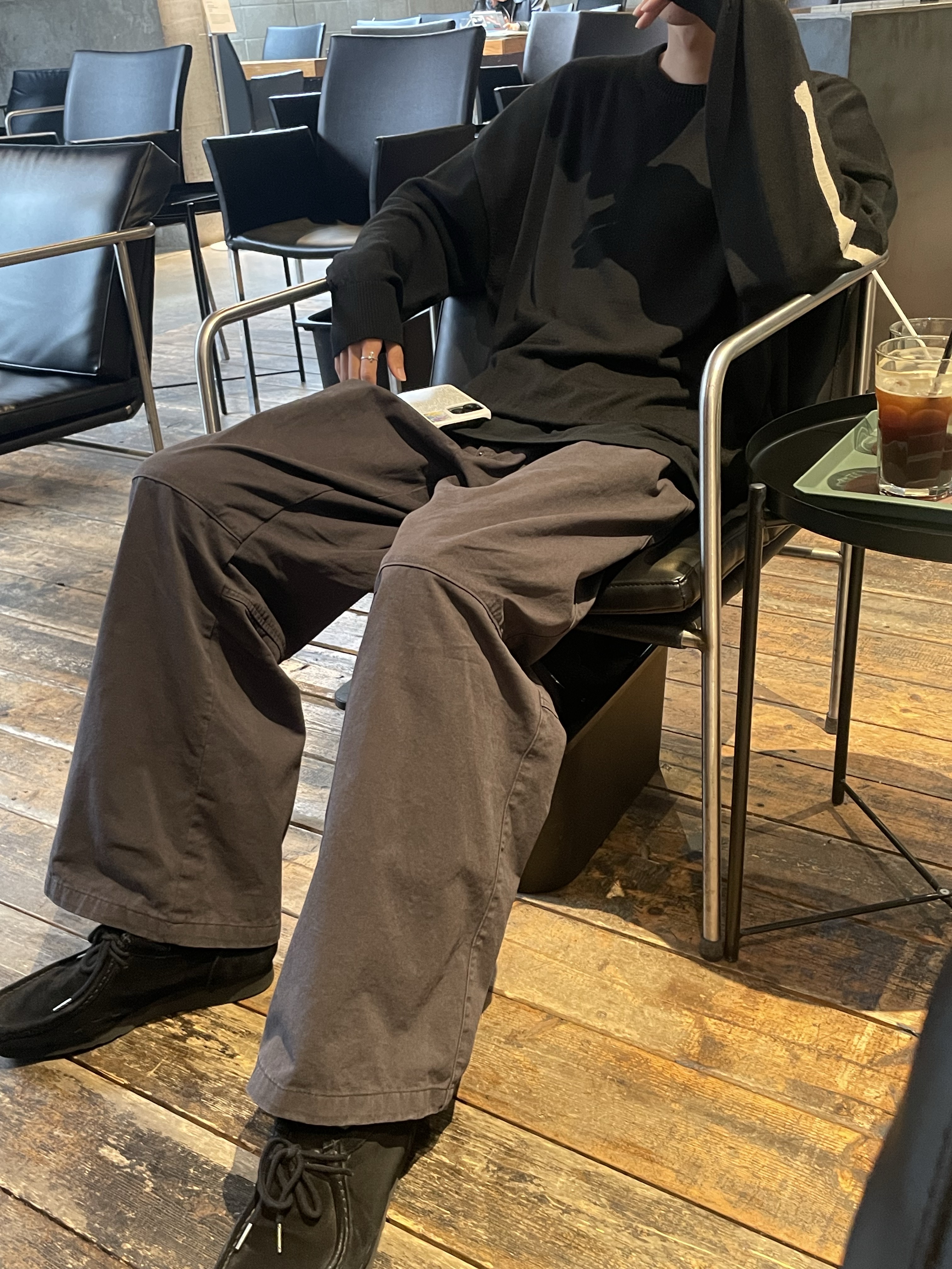 Polyteru 1 Tuck Gosima Pants Deep Charcoal, [프리오더] Polyteru Wallabee Shoes Plain Black 착용 스타일 - 1