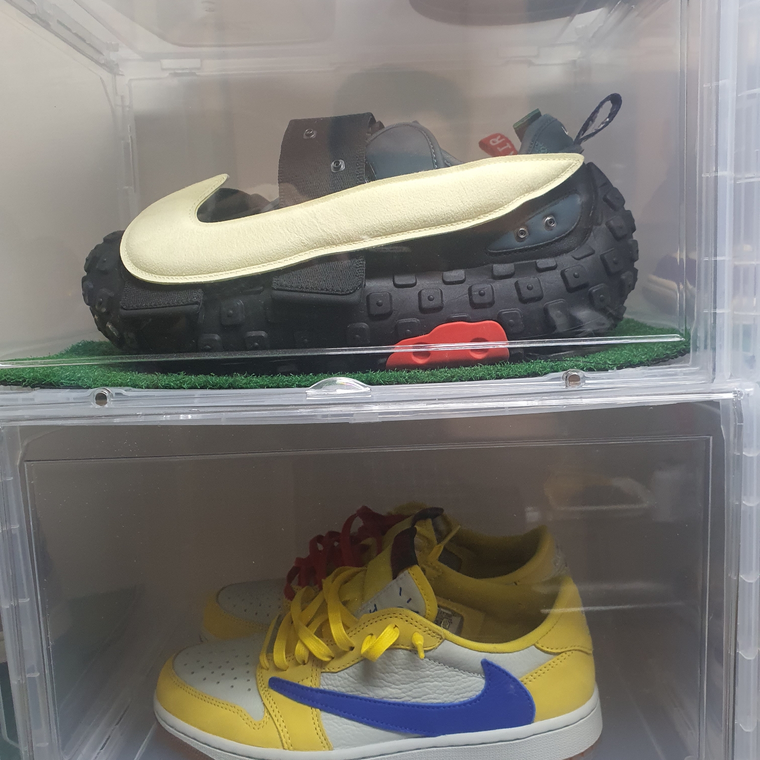 (W) Jordan 1 x Travis Scott Retro Low OG SP Canary, Nike x Cactus Plant Flea Market Air Flea 2 Faded Spruce 착용 스타일