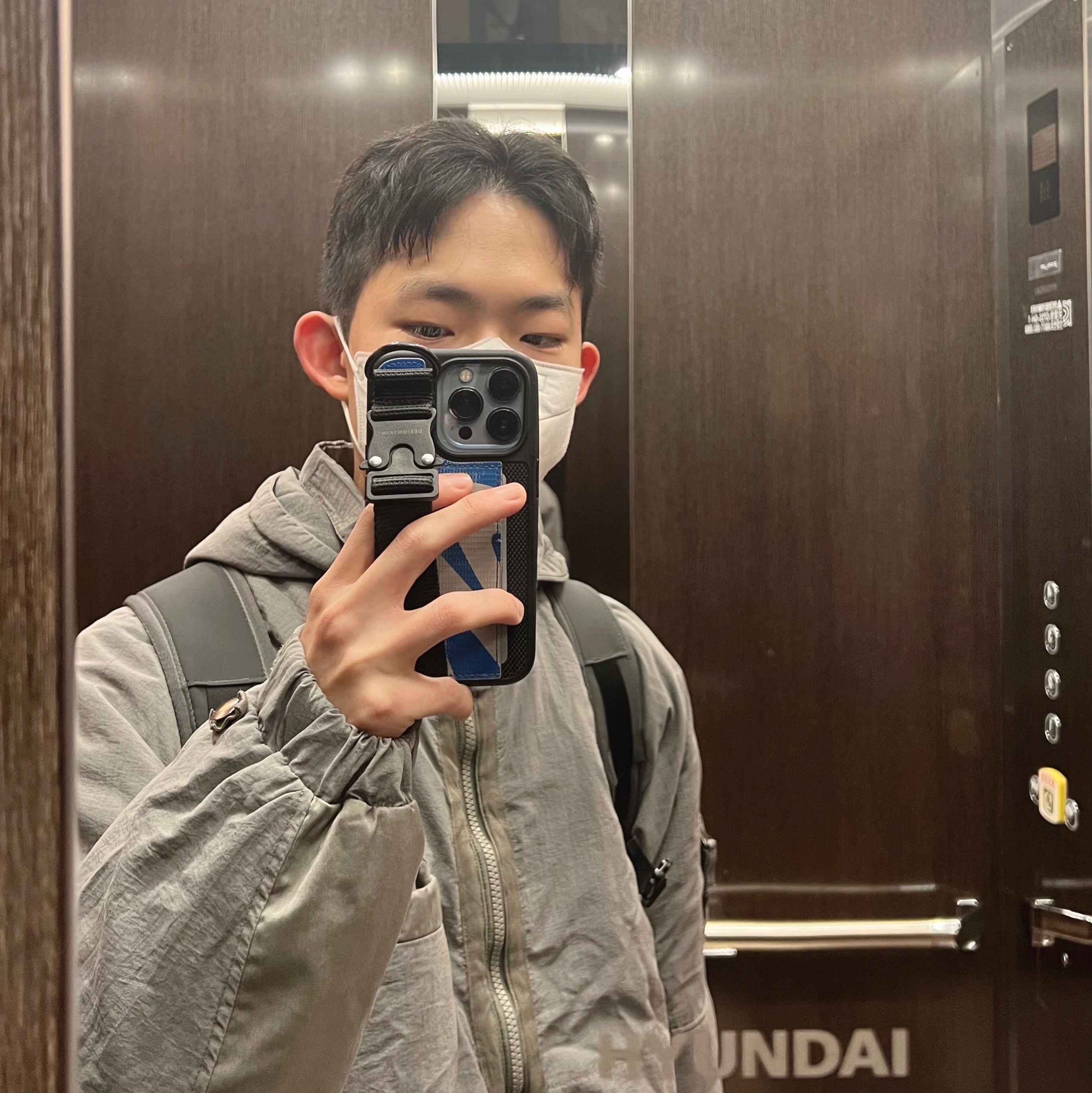 Polyteru Level 7 Light Puffer Jacket Sage Gray 착용 스타일
