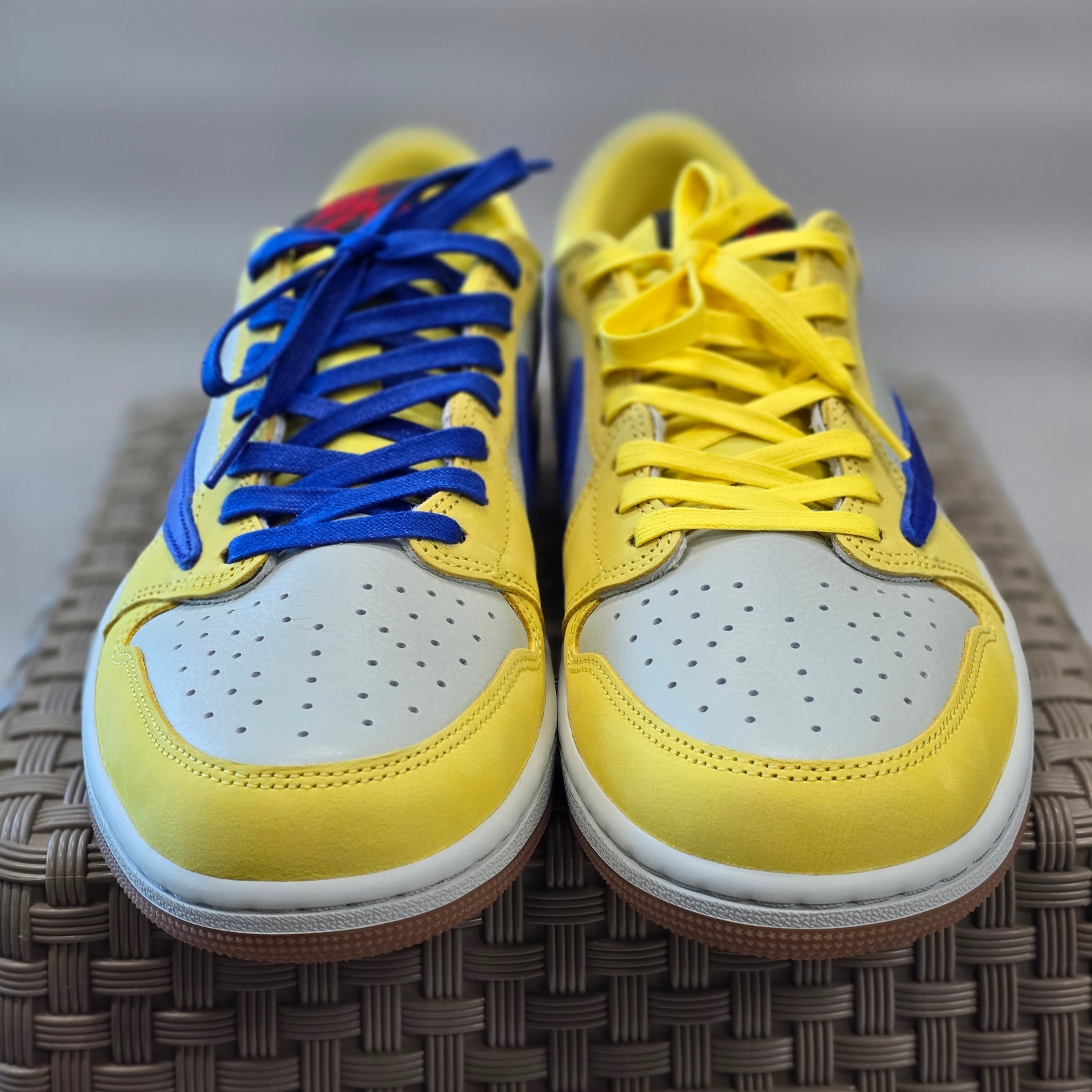 (W) Jordan 1 x Travis Scott Retro Low OG SP Canary 착용 스타일 - 7