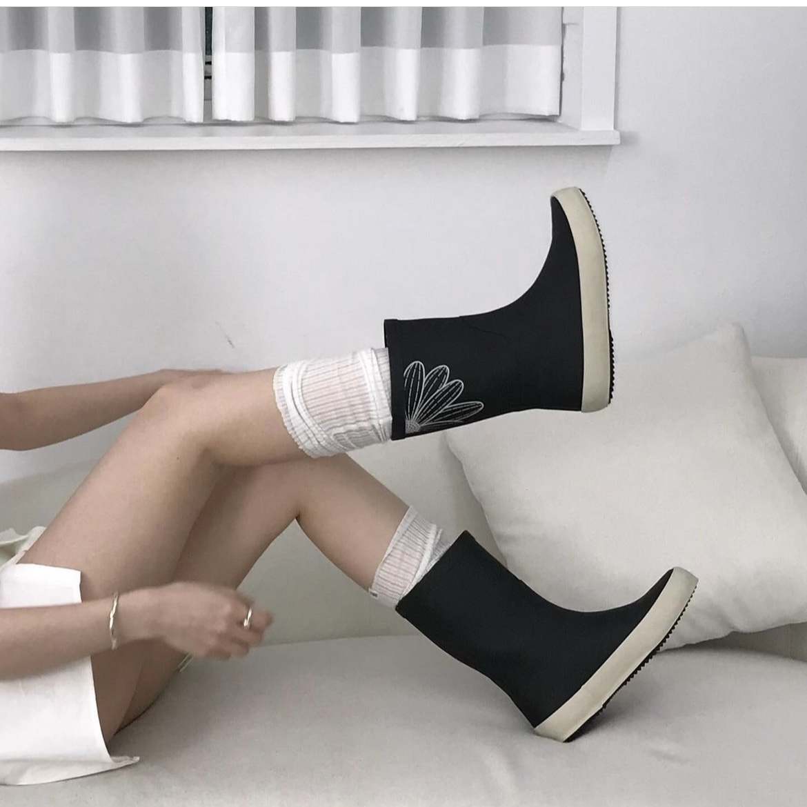 Mardi Mercredi Les Pompes Women Pluie Rain Boots Short Black, Mardi Mercredi Les Pompes Women Pluie Rain Boots Short Beige 착용 스타일