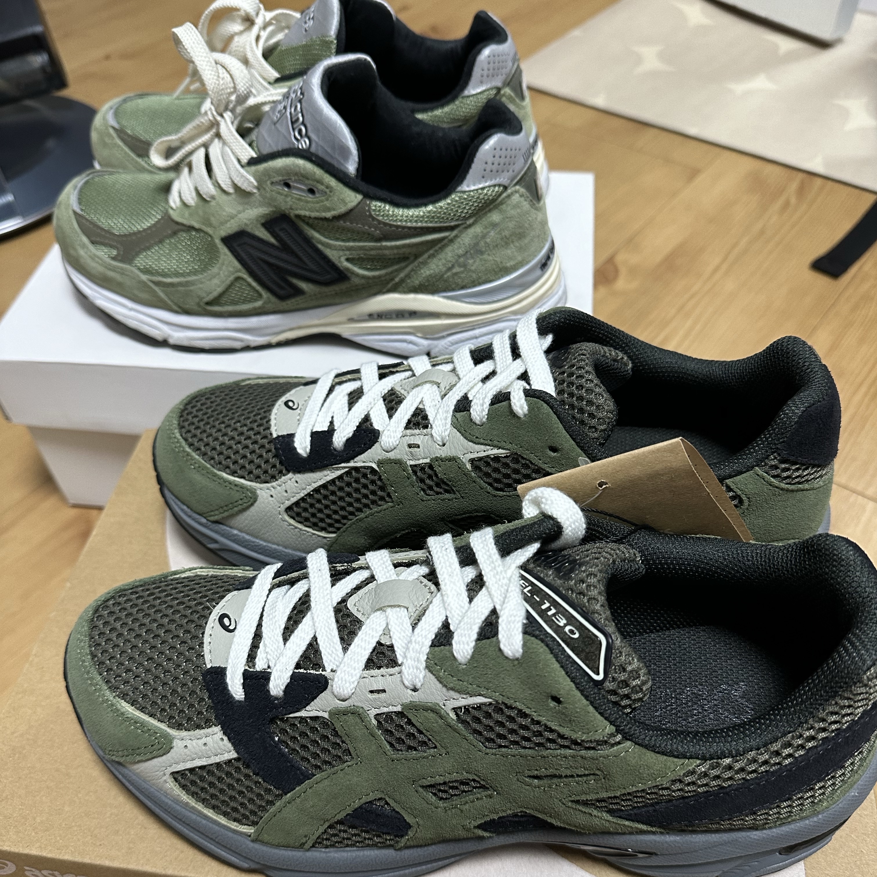 Asics Gel-1130 SMU Olive Canvas Smog Green, New Balance x JJJJound 990v3 Olive 착용 스타일