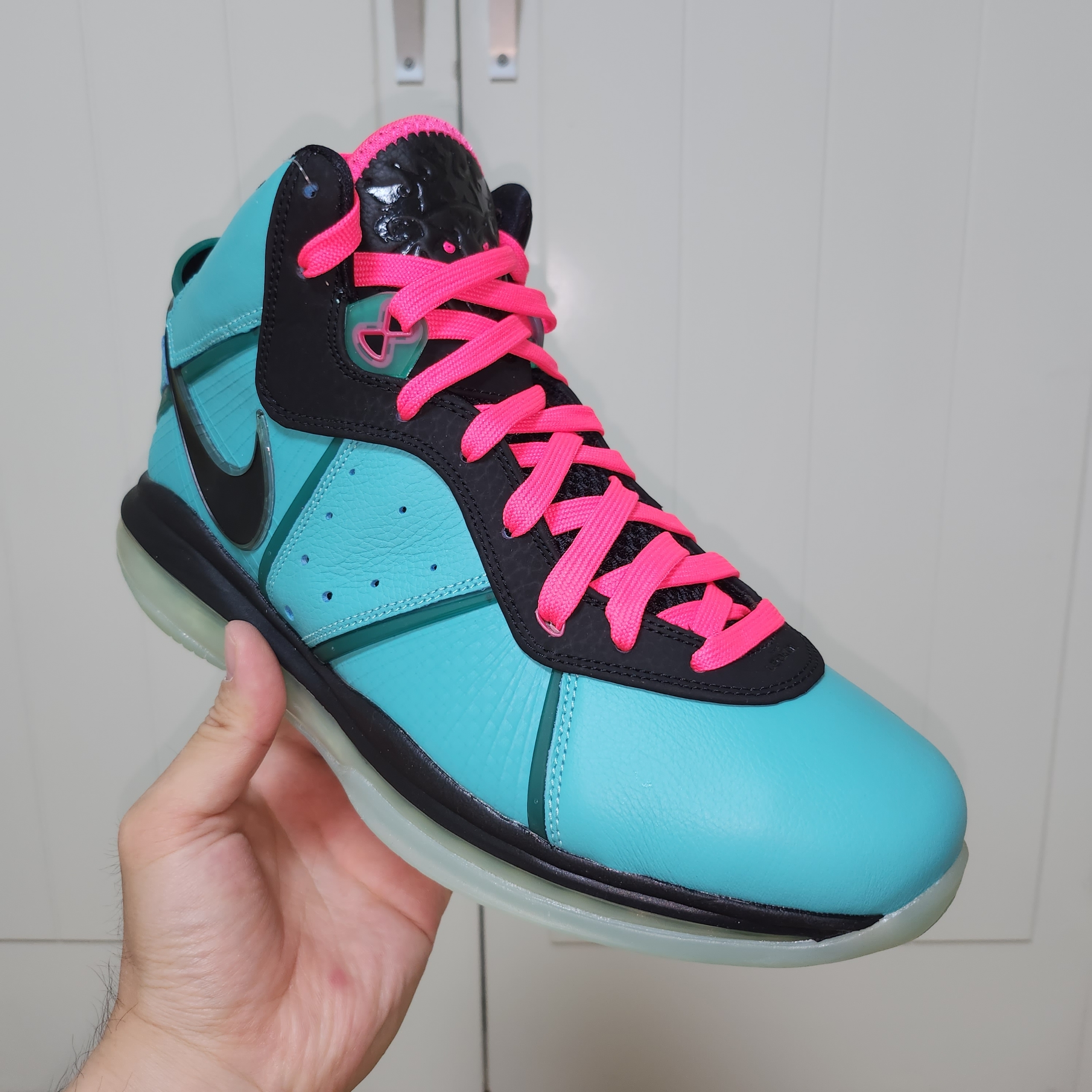 Nike LeBron 8 QS South Beach 2021 착용 스타일