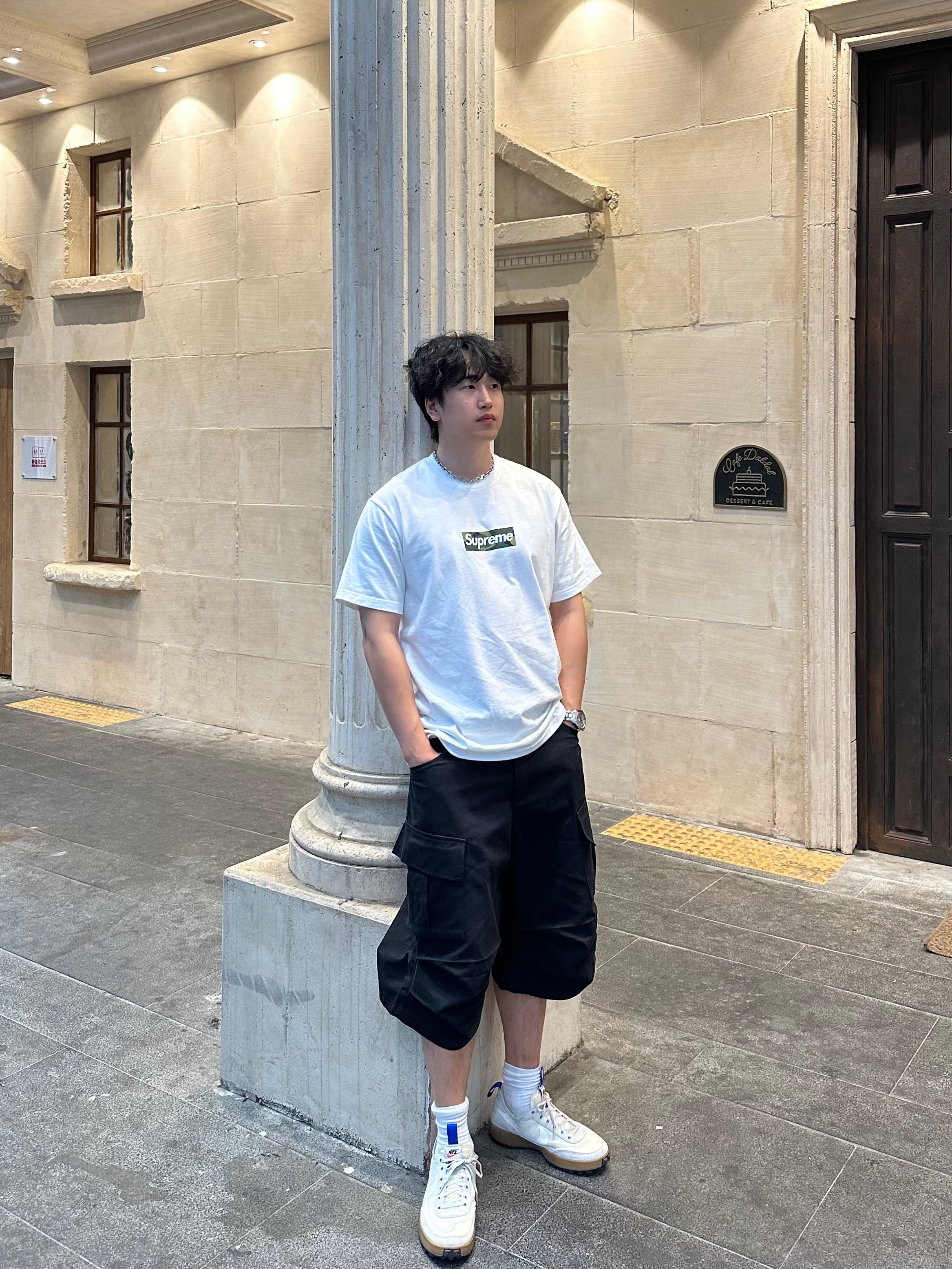 Supreme Box Logo T-Shirt White - 23FW, Nike x Tom Sachs General Purpose Shoe Light Cream 착용 스타일 - 1