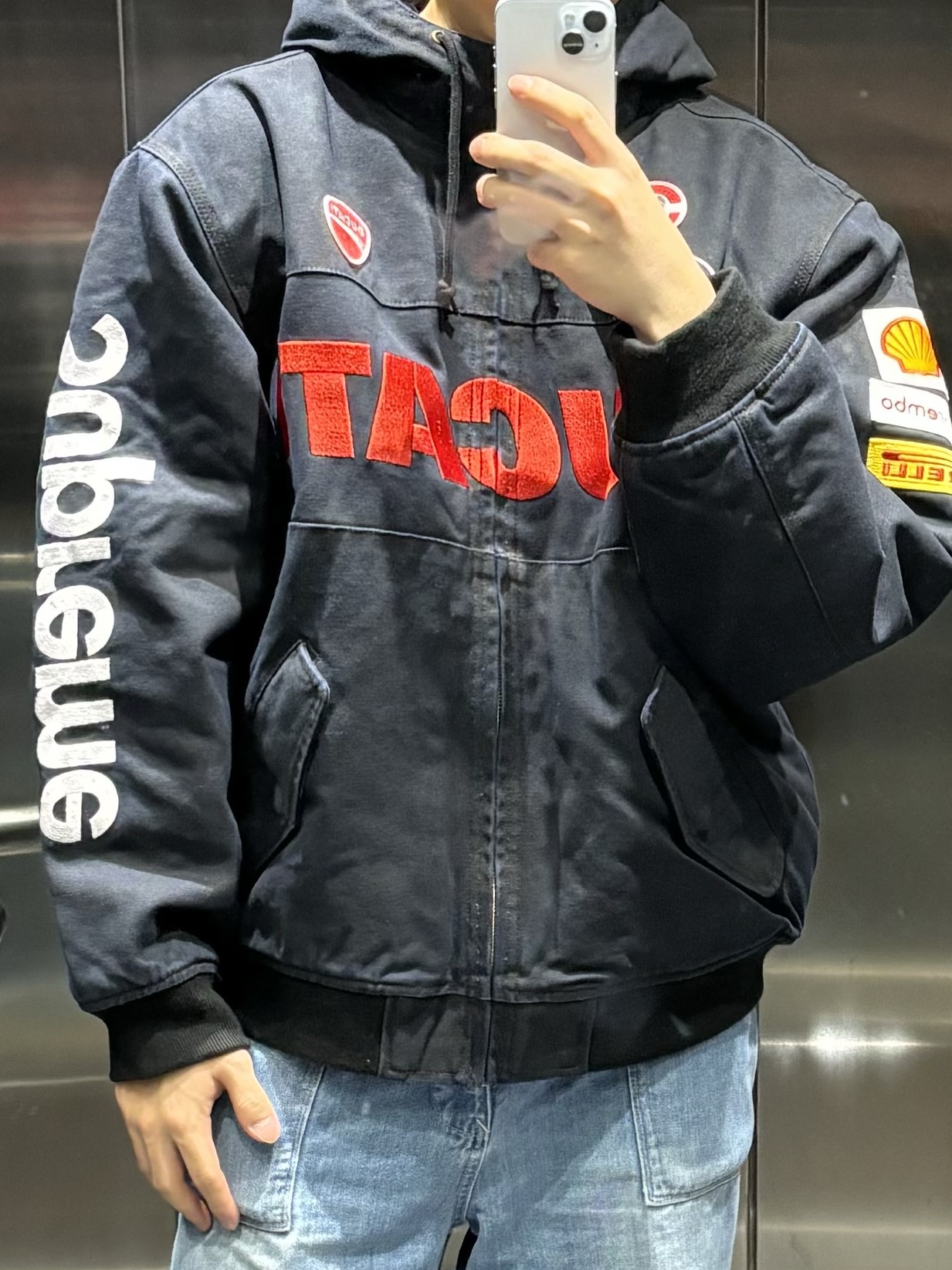 Supreme x Ducati Hooded Racing Jacket Black - 24SS, Supreme x Ducati Track Jacket Black - 24SS 착용 스타일 - 1