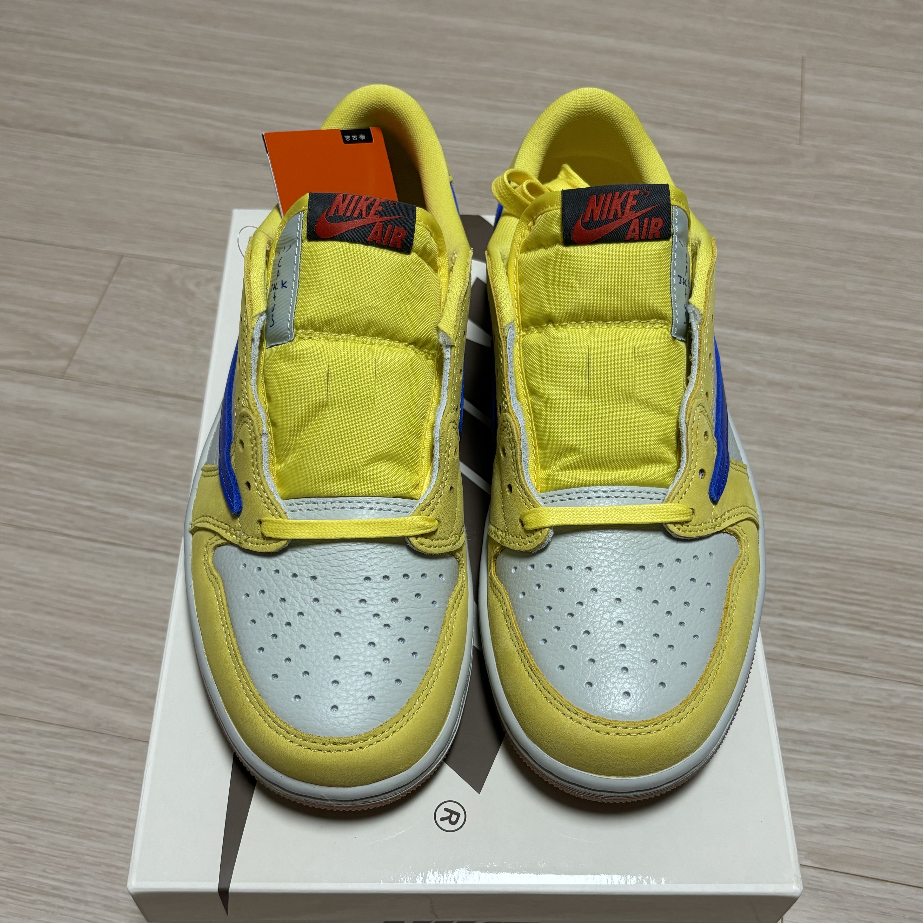 (W) Jordan 1 x Travis Scott Retro Low OG SP Canary 착용 스타일 - 2