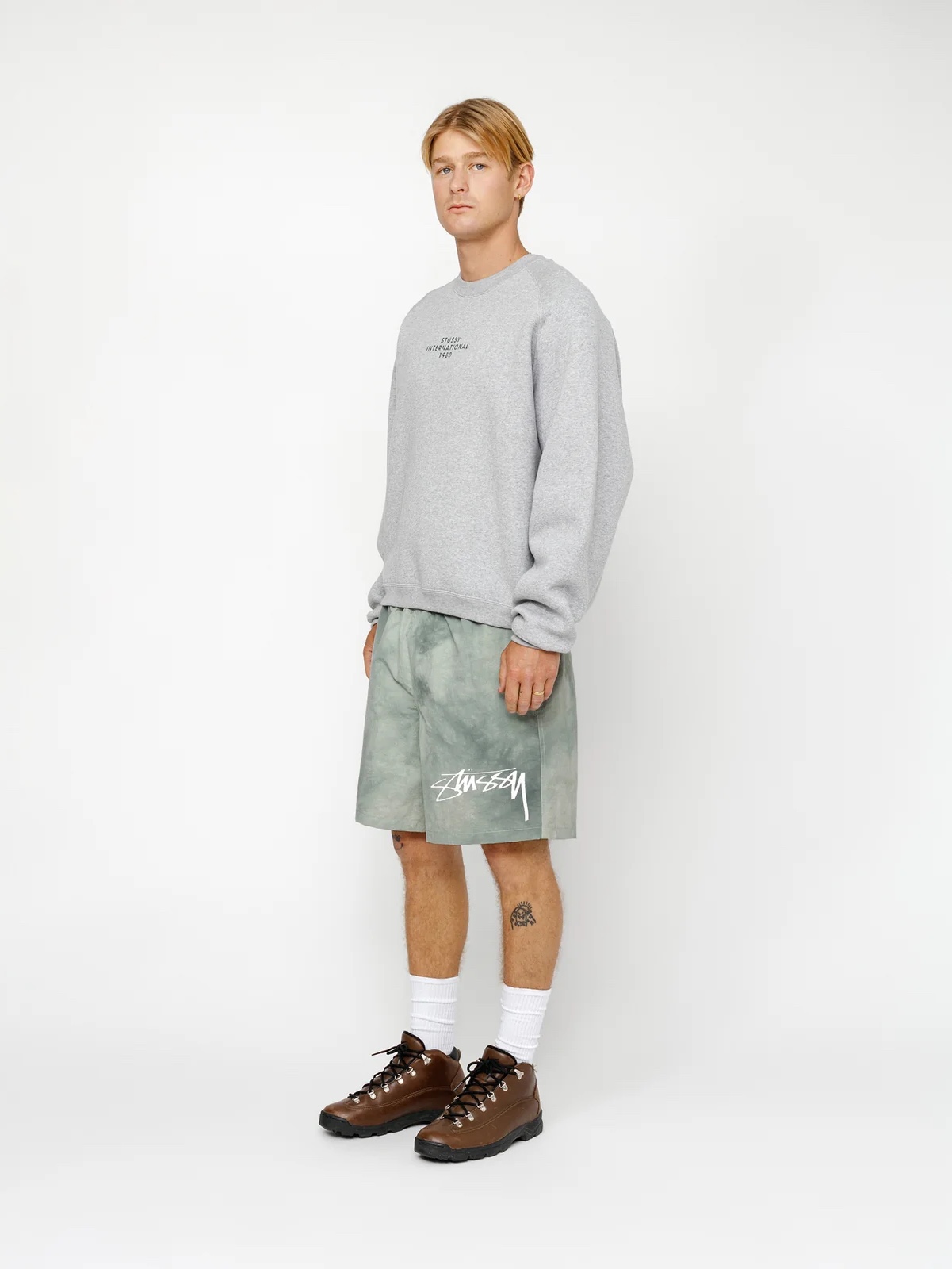 Stussy Wave Dye Nylon Shorts Sage 착용 스타일 - 2