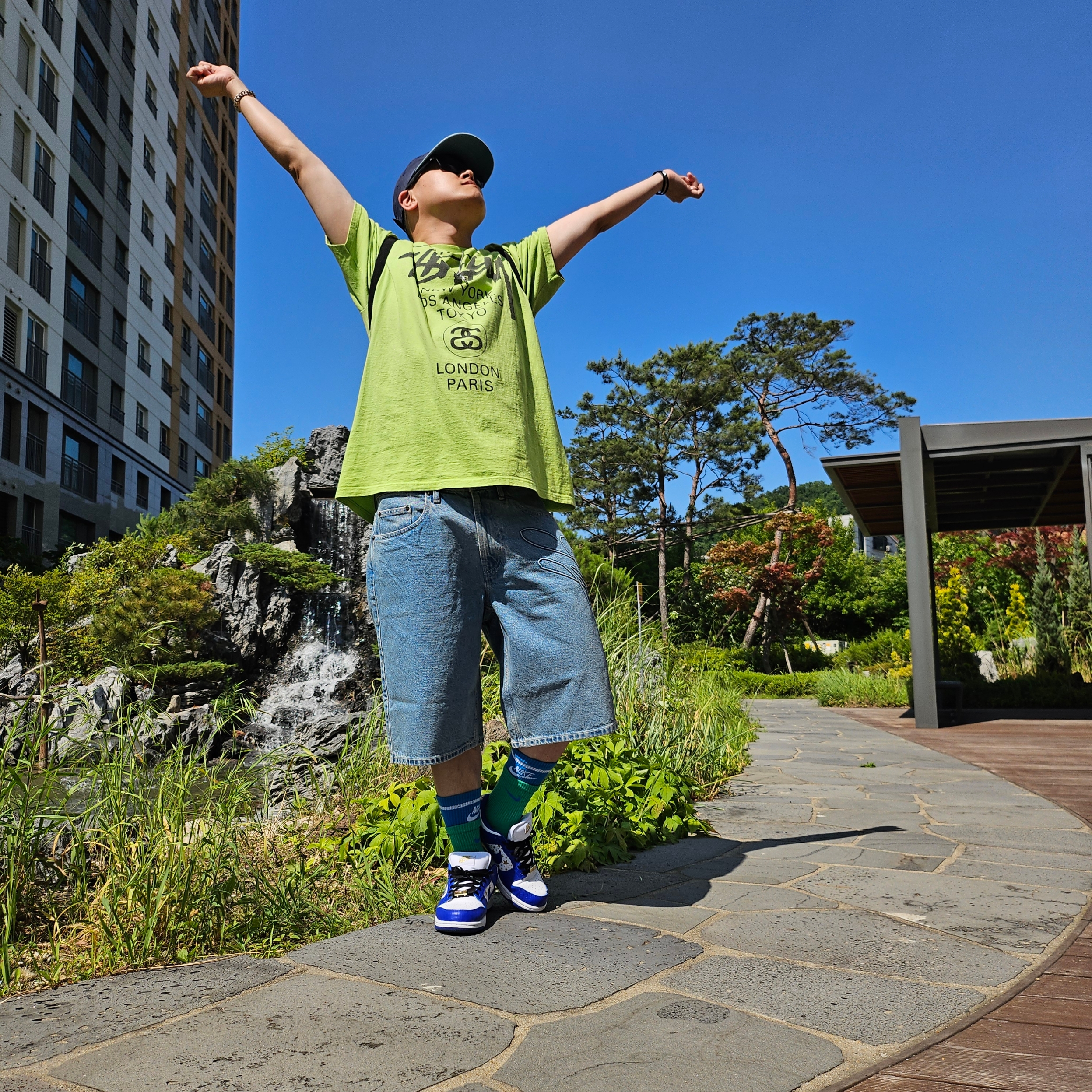 Supreme Script Baggy Denim Short Washed Indigo - 24SS, Nike x Supreme SB Dunk Low Hyper Blue 착용 스타일 - 2