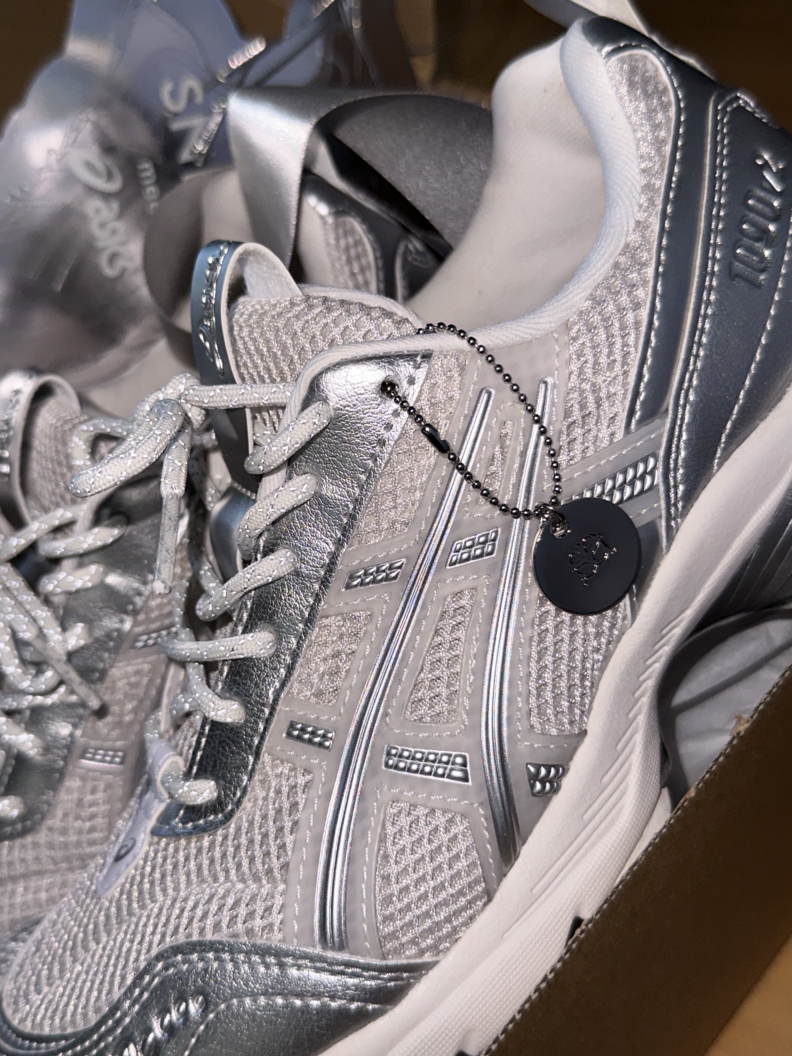 (W) Asics x Snidel Gel-1090 V2 Silver 착용 스타일 - 2