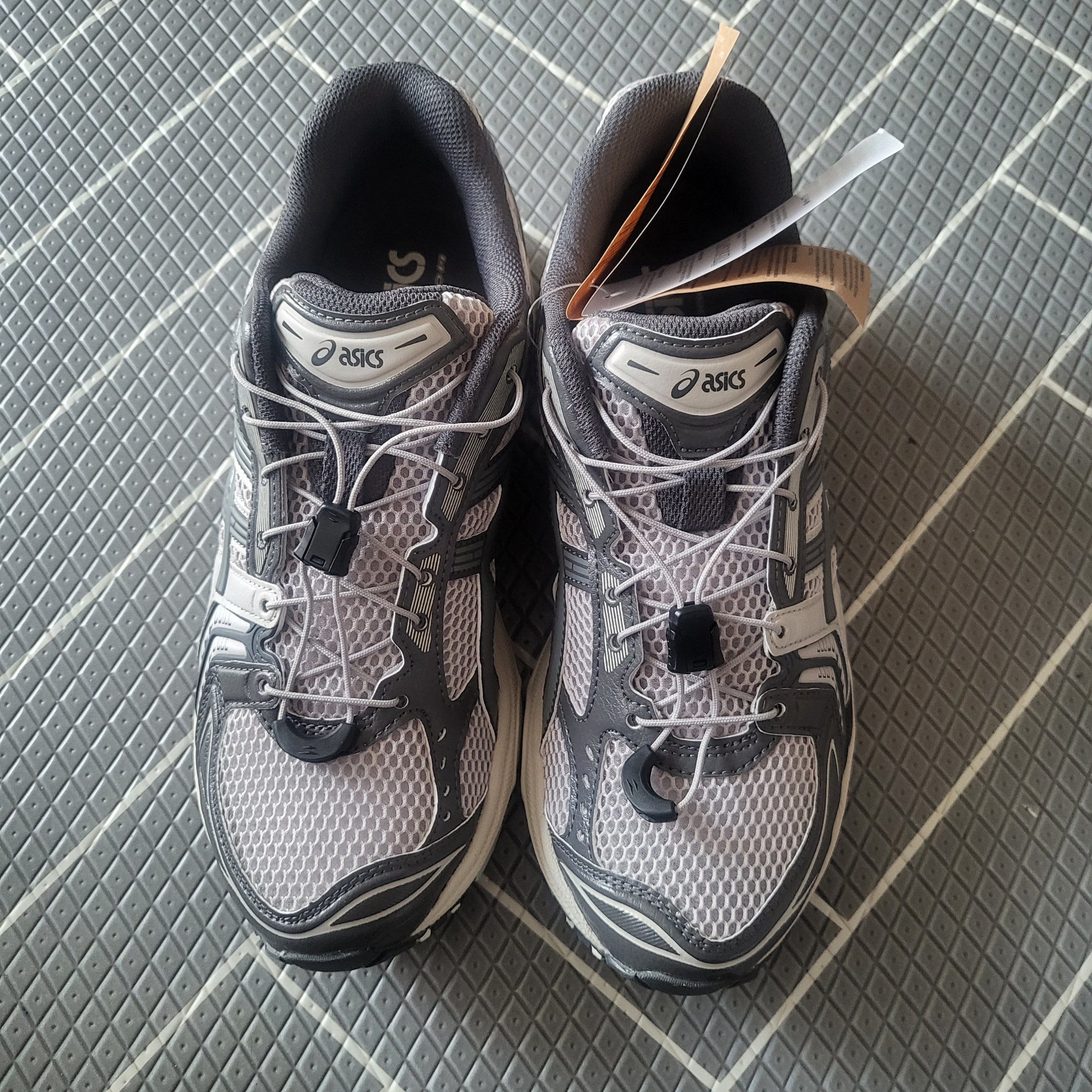 Asics Unlimited Gel-Kayano 14 Oyster Grey Clay Grey 착용 스타일 - 3