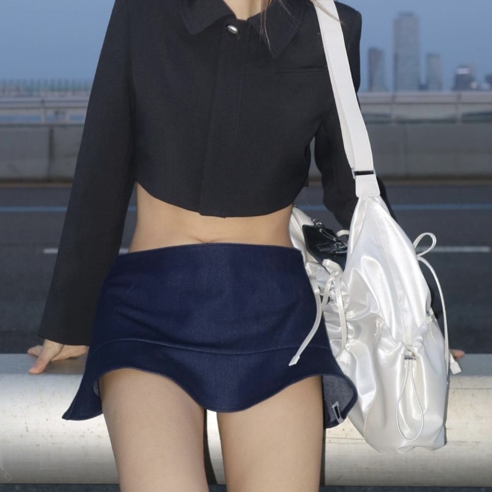 For Appeal String Ribbon Large Hobo Bag Glossy Black, For Appeal String Ribbon Large Hobo Bag Silver 착용 스타일