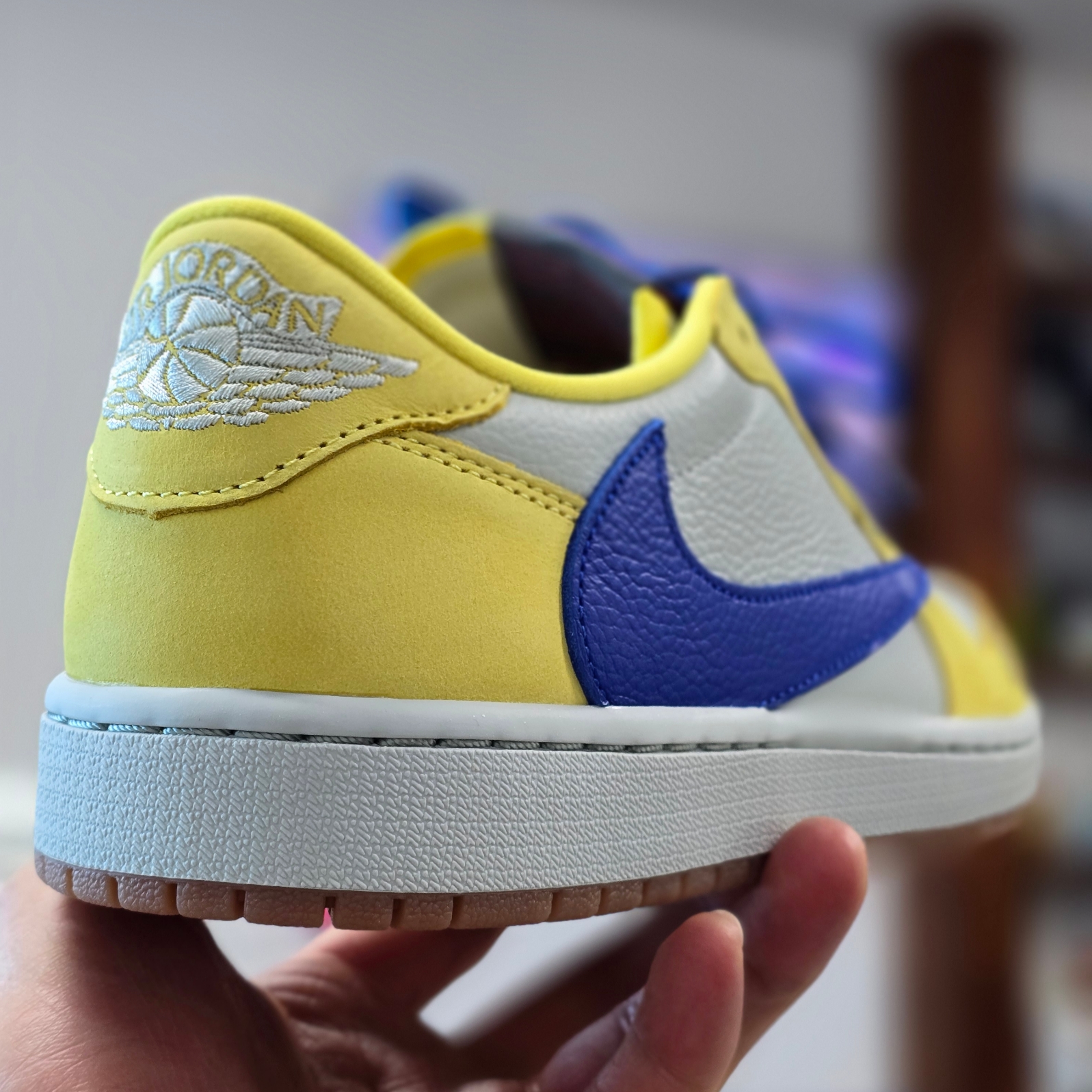 (W) Jordan 1 x Travis Scott Retro Low OG SP Canary 착용 스타일 - 5