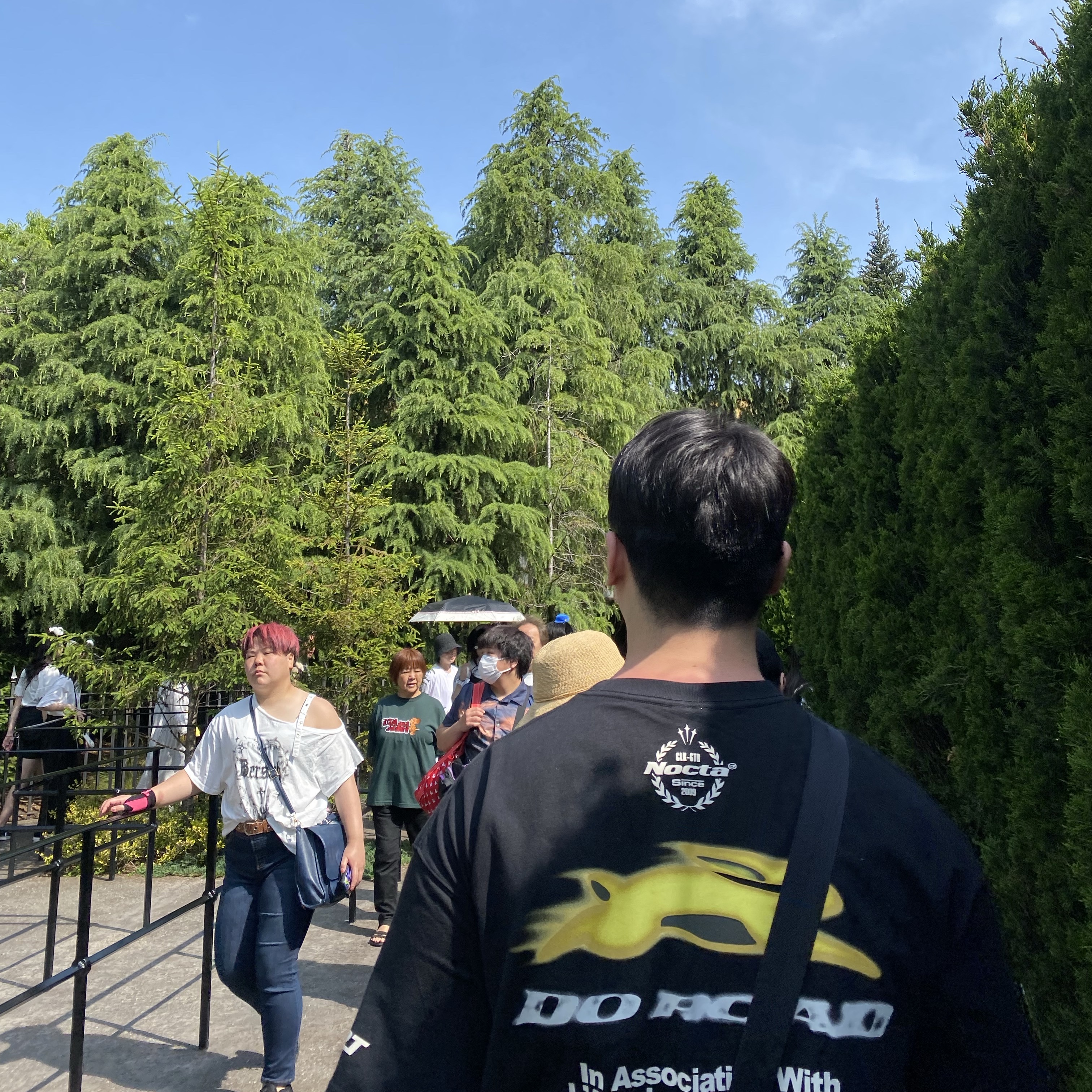 Nike x Drake Nocta x Kar L'Art De L'Automobile Burrow T-Shirt Black (FD2205-010), Nike Air Max Dn Black Grey 착용 스타일 - 2