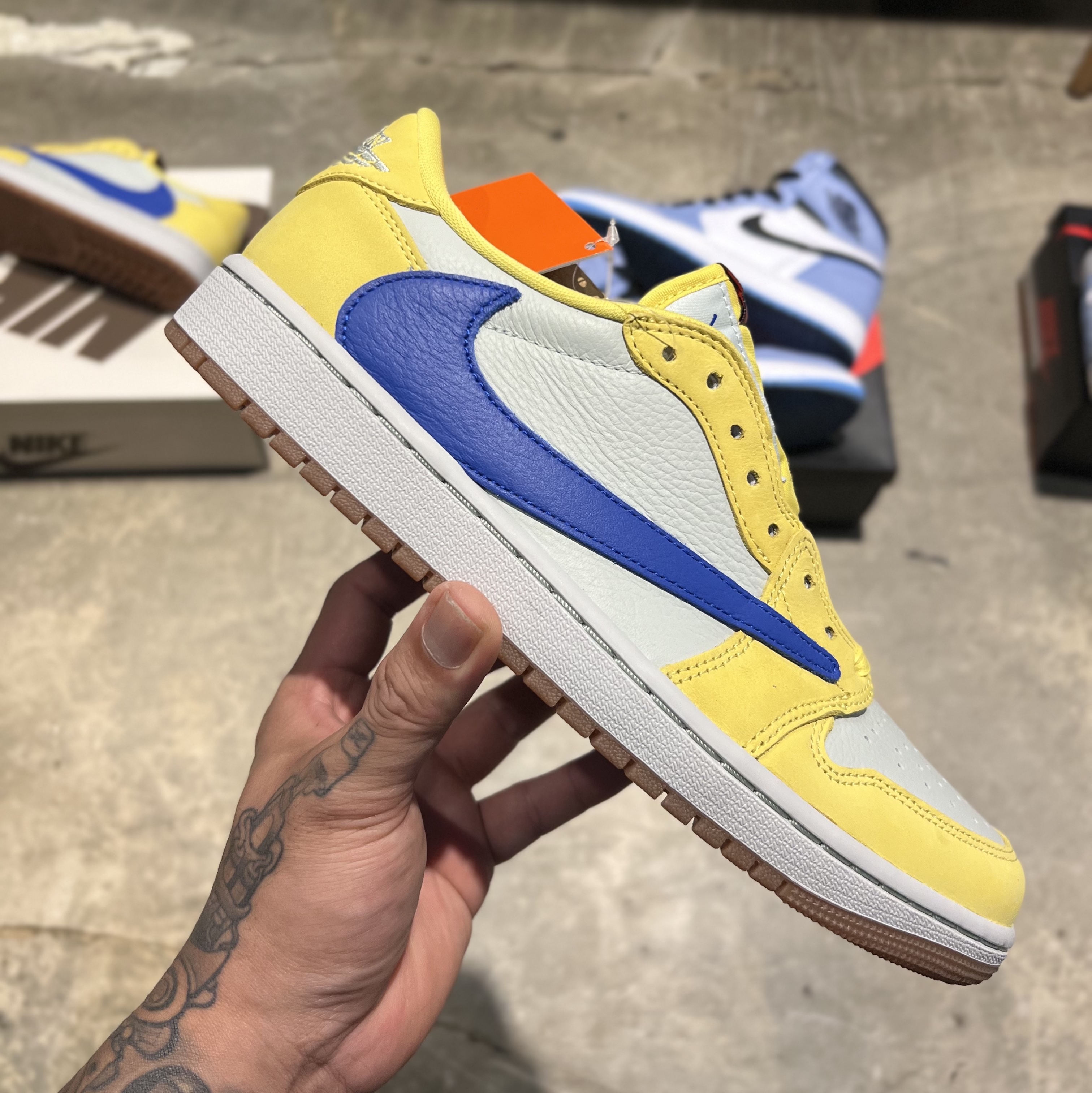 (W) Jordan 1 x Travis Scott Retro Low OG SP Canary 착용 스타일