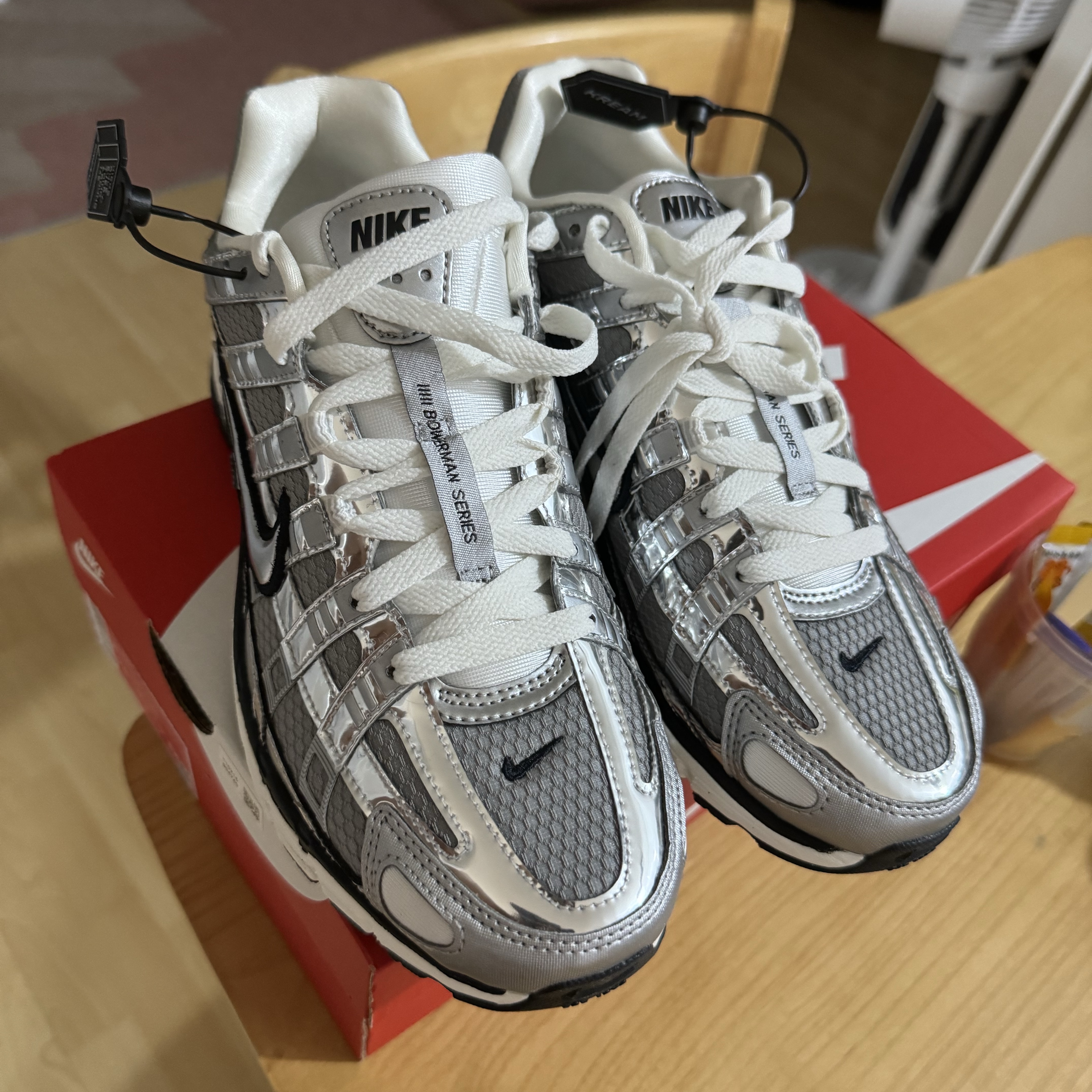 Nike P-6000 Metallic Silver 착용 스타일